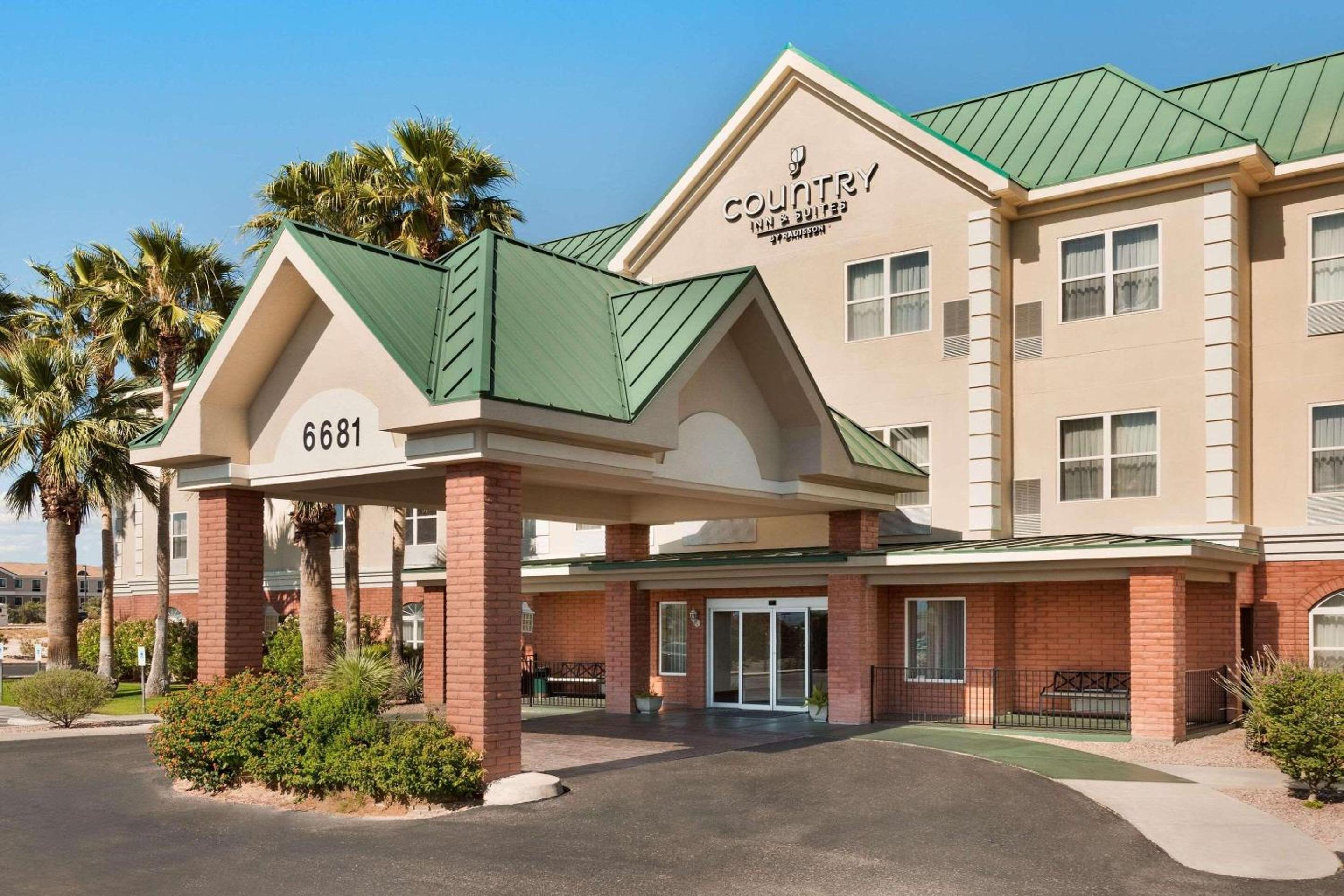 Hotel Country Inn & Suites by Radisson, Tucson Airport, AZ - Image 1