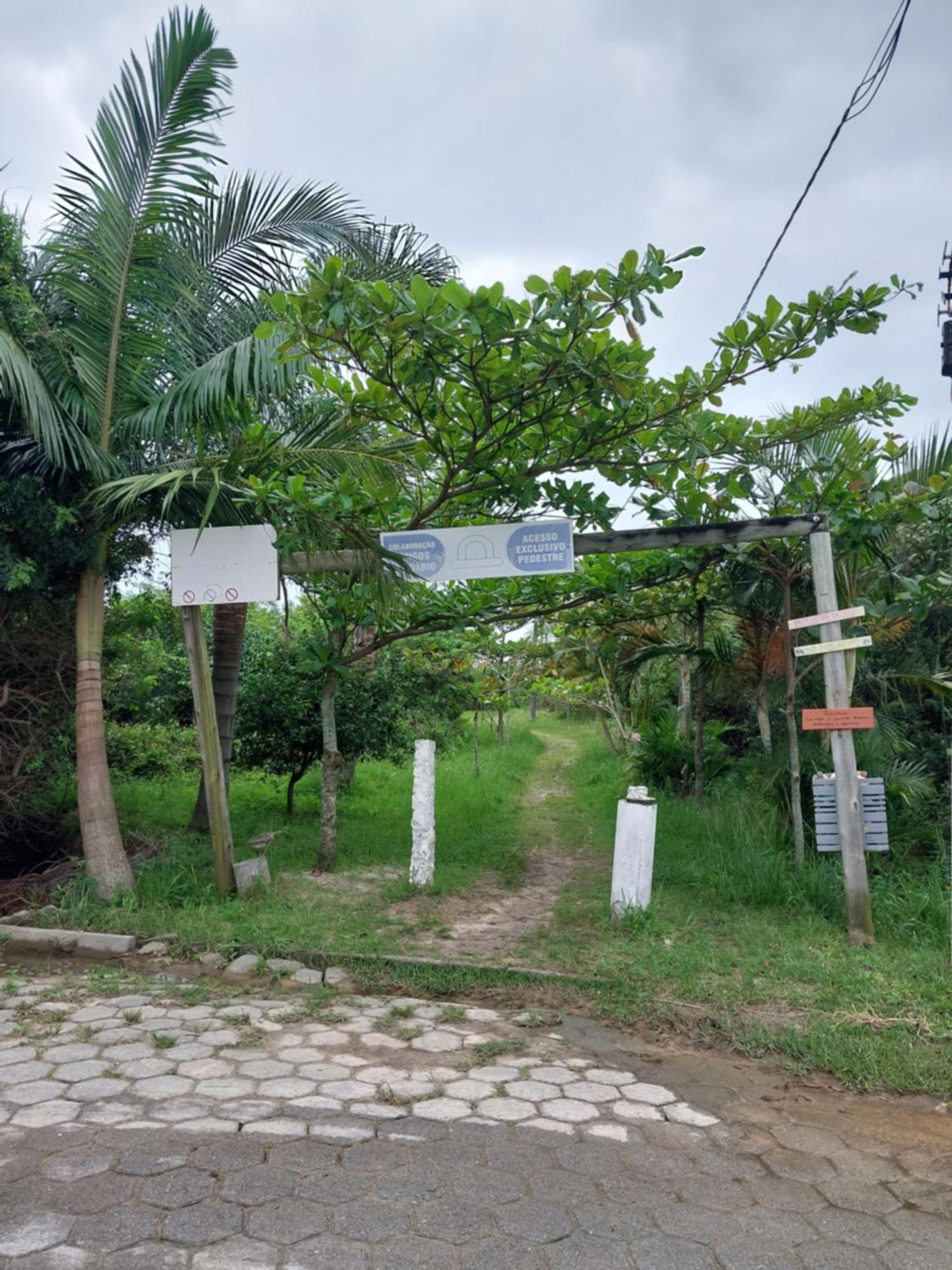 Apartamento Praia da Pinheira, 500m do mar.