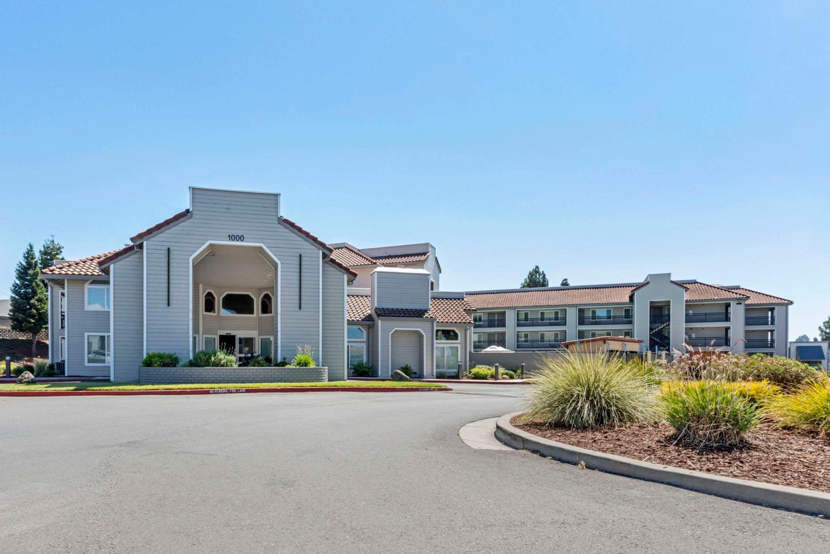 Vallejo Vacations - Country Inn Suites by Radisson, Vallejo Napa Valley, CA - Property Image 49