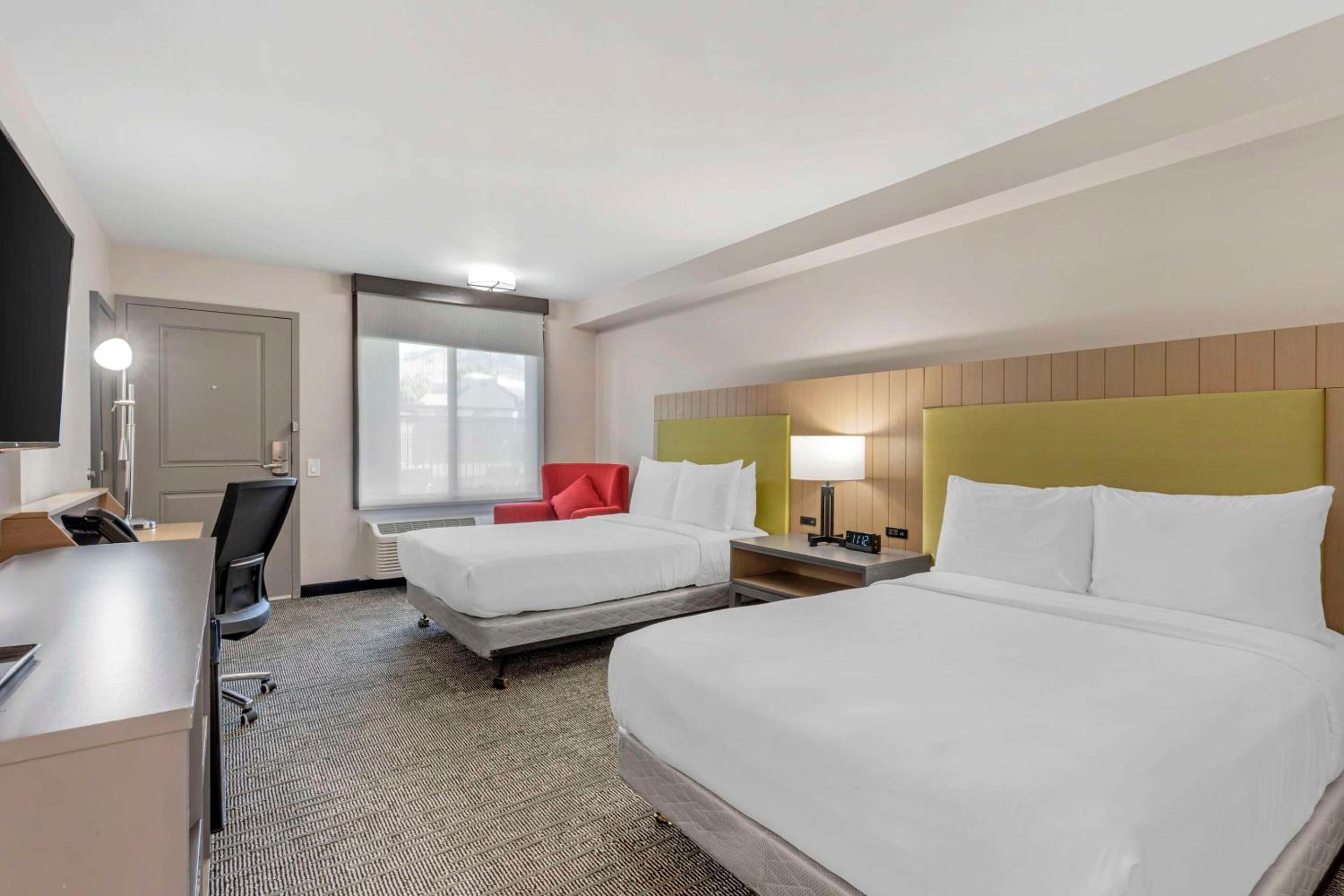 Vallejo Vacations - Country Inn Suites by Radisson, Vallejo Napa Valley, CA - Property Image 36