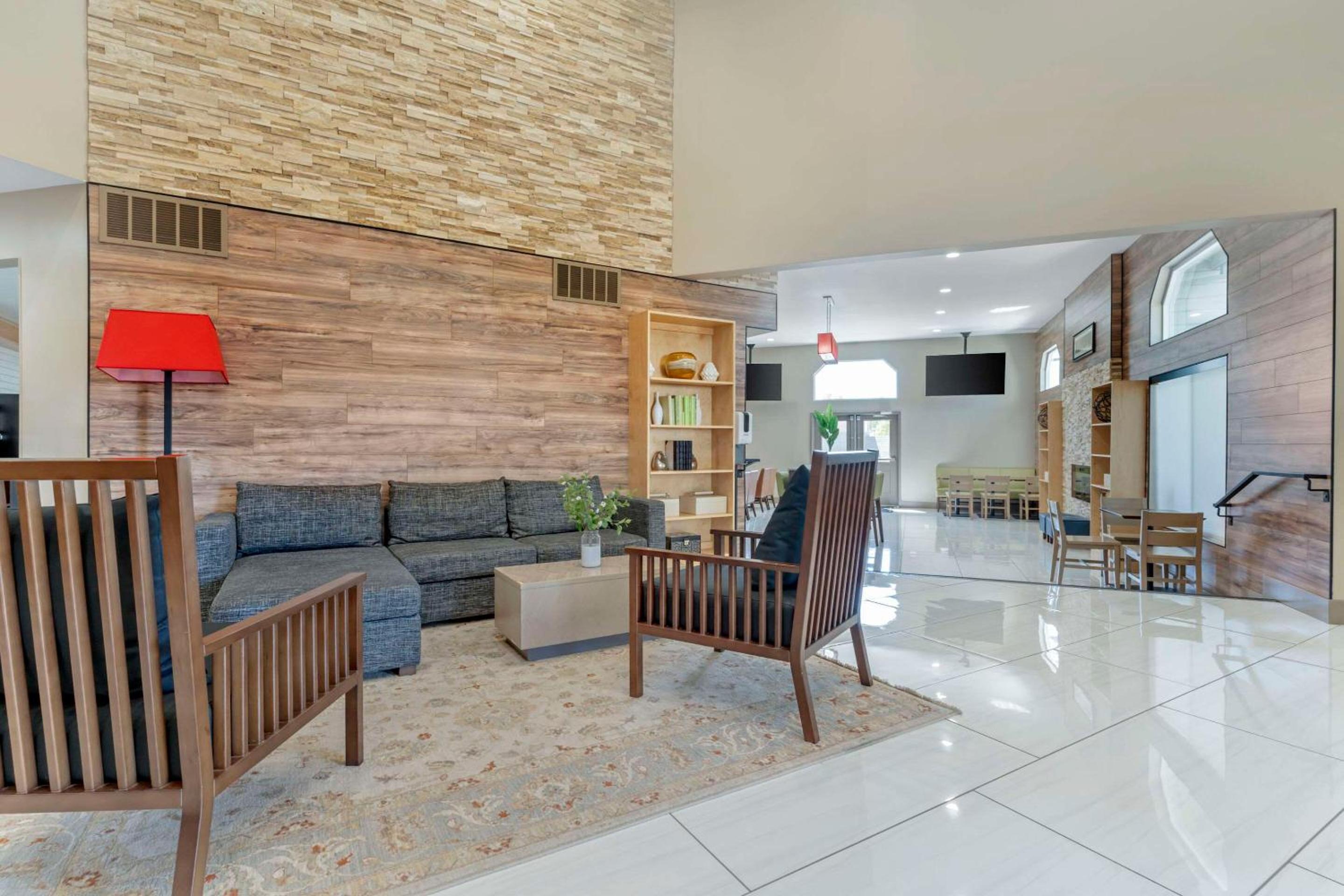 Vallejo Vacations - Country Inn Suites by Radisson, Vallejo Napa Valley, CA - Property Image 35