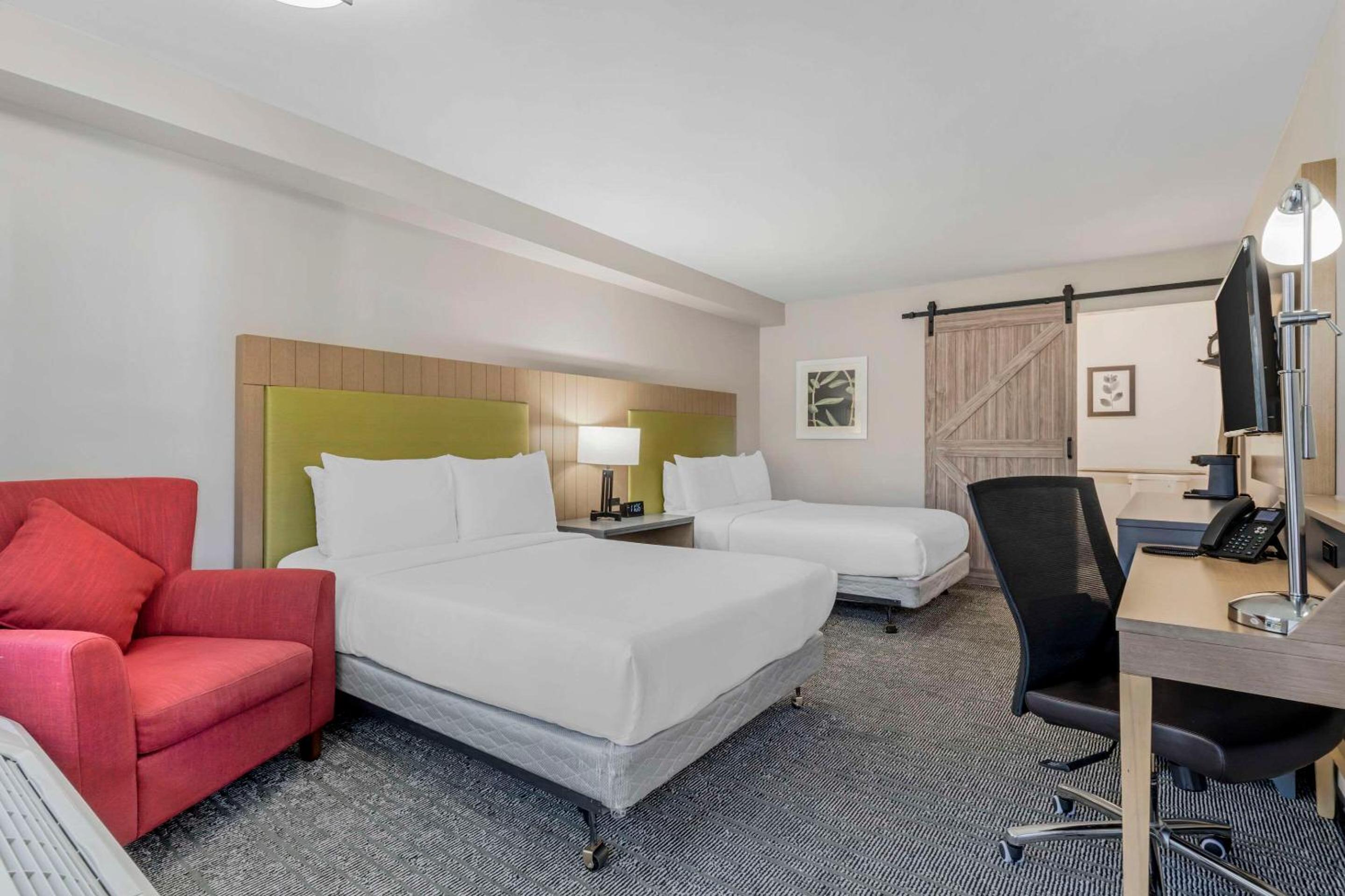 Vallejo Vacations - Country Inn Suites by Radisson, Vallejo Napa Valley, CA - Property Image 37