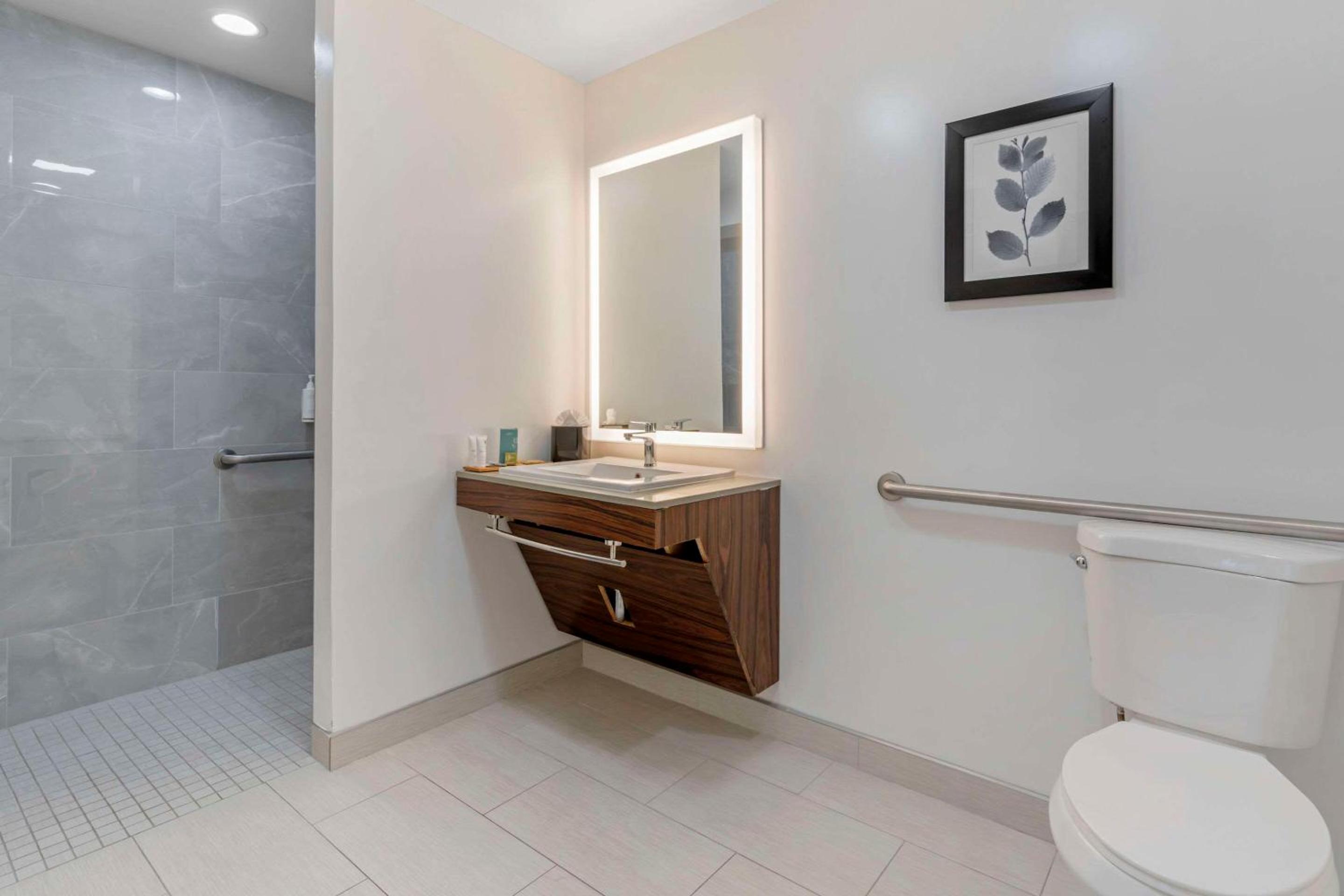 Vallejo Vacations - Country Inn Suites by Radisson, Vallejo Napa Valley, CA - Property Image 39