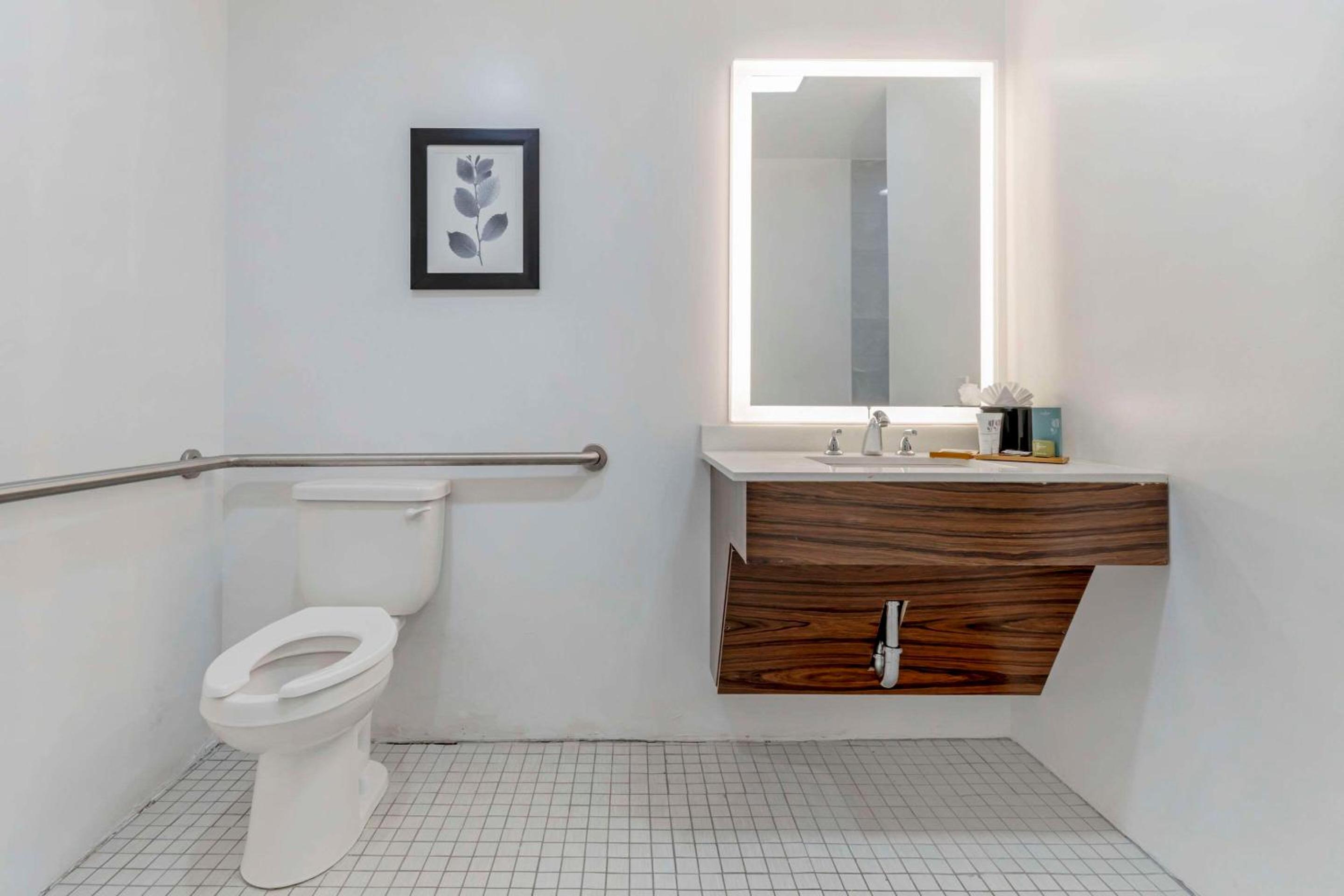 Vallejo Vacations - Country Inn Suites by Radisson, Vallejo Napa Valley, CA - Property Image 43