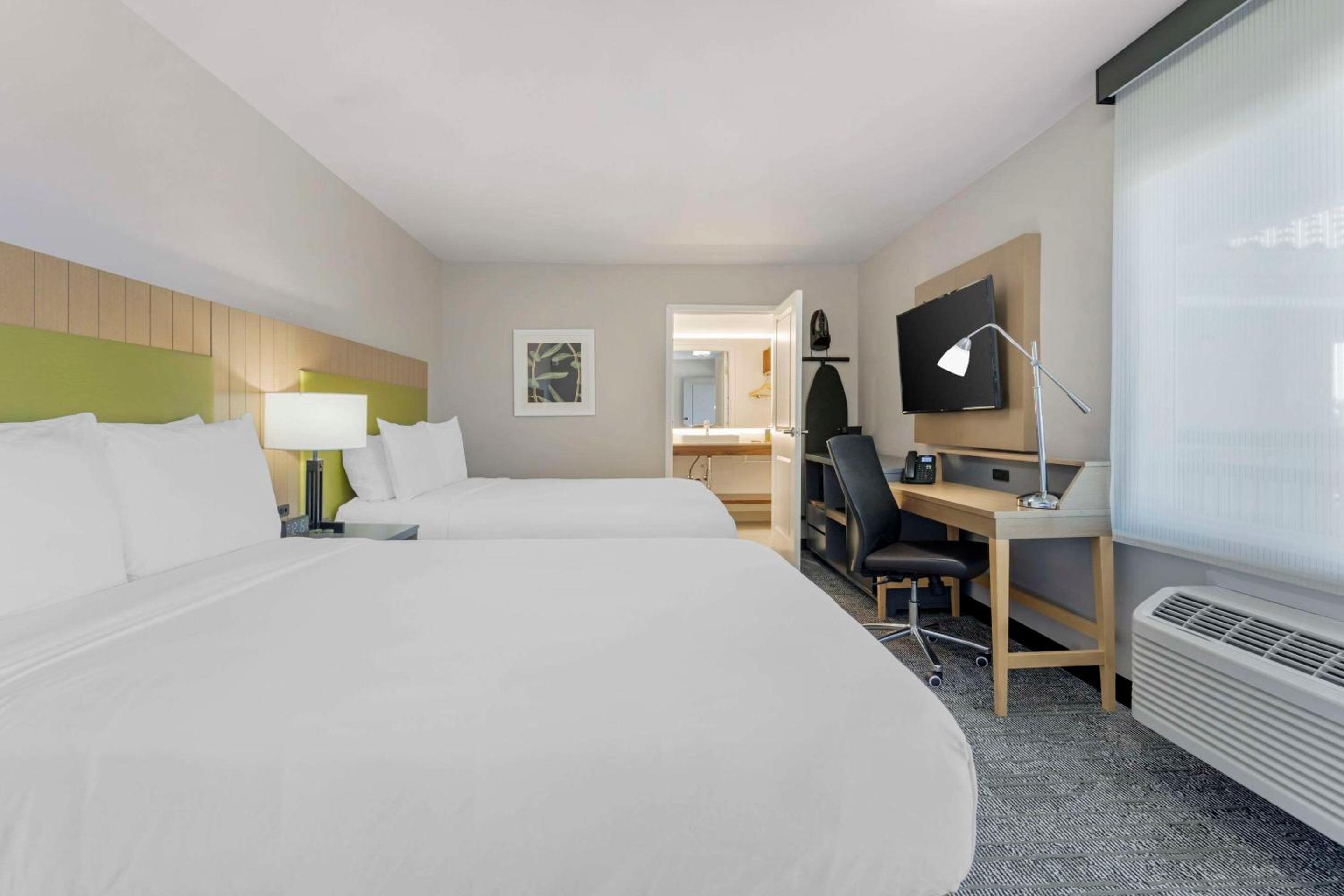 Vallejo Vacations - Country Inn Suites by Radisson, Vallejo Napa Valley, CA - Property Image 33