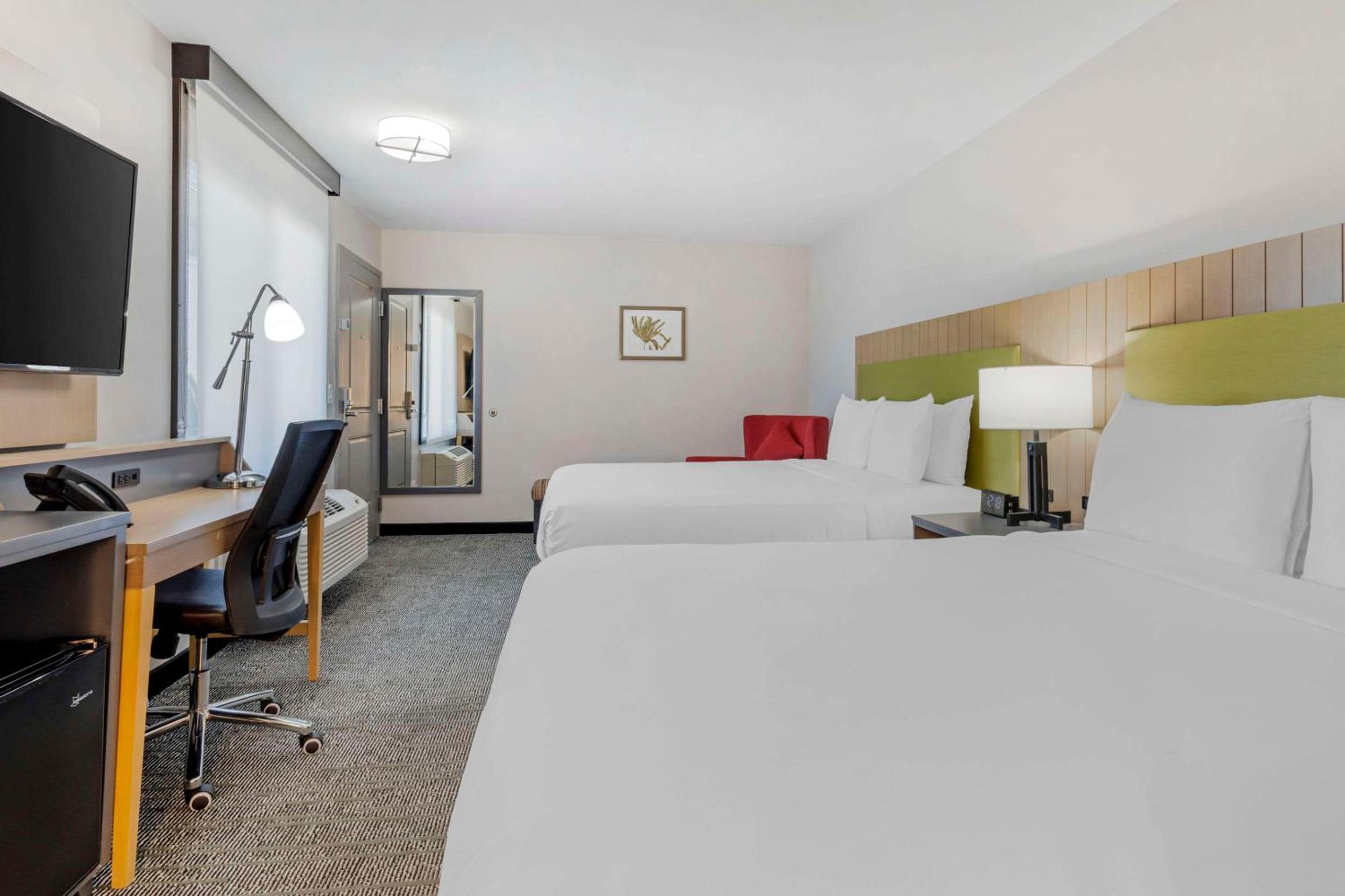 Vallejo Vacations - Country Inn Suites by Radisson, Vallejo Napa Valley, CA - Property Image 50