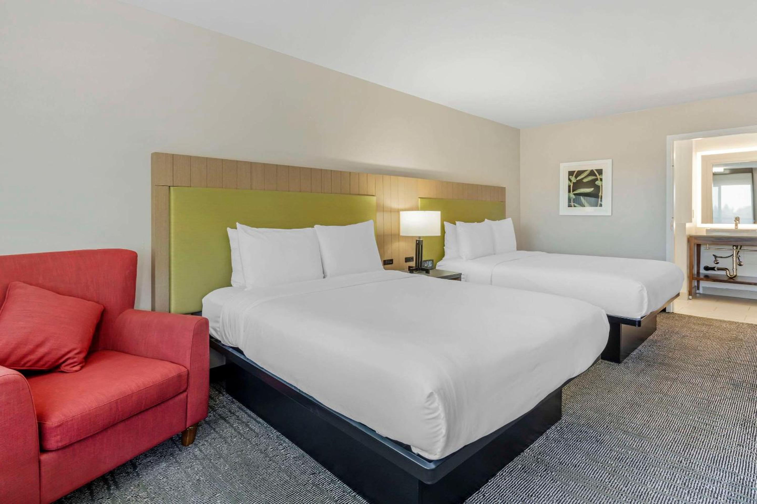 Vallejo Vacations - Country Inn Suites by Radisson, Vallejo Napa Valley, CA - Property Image 51