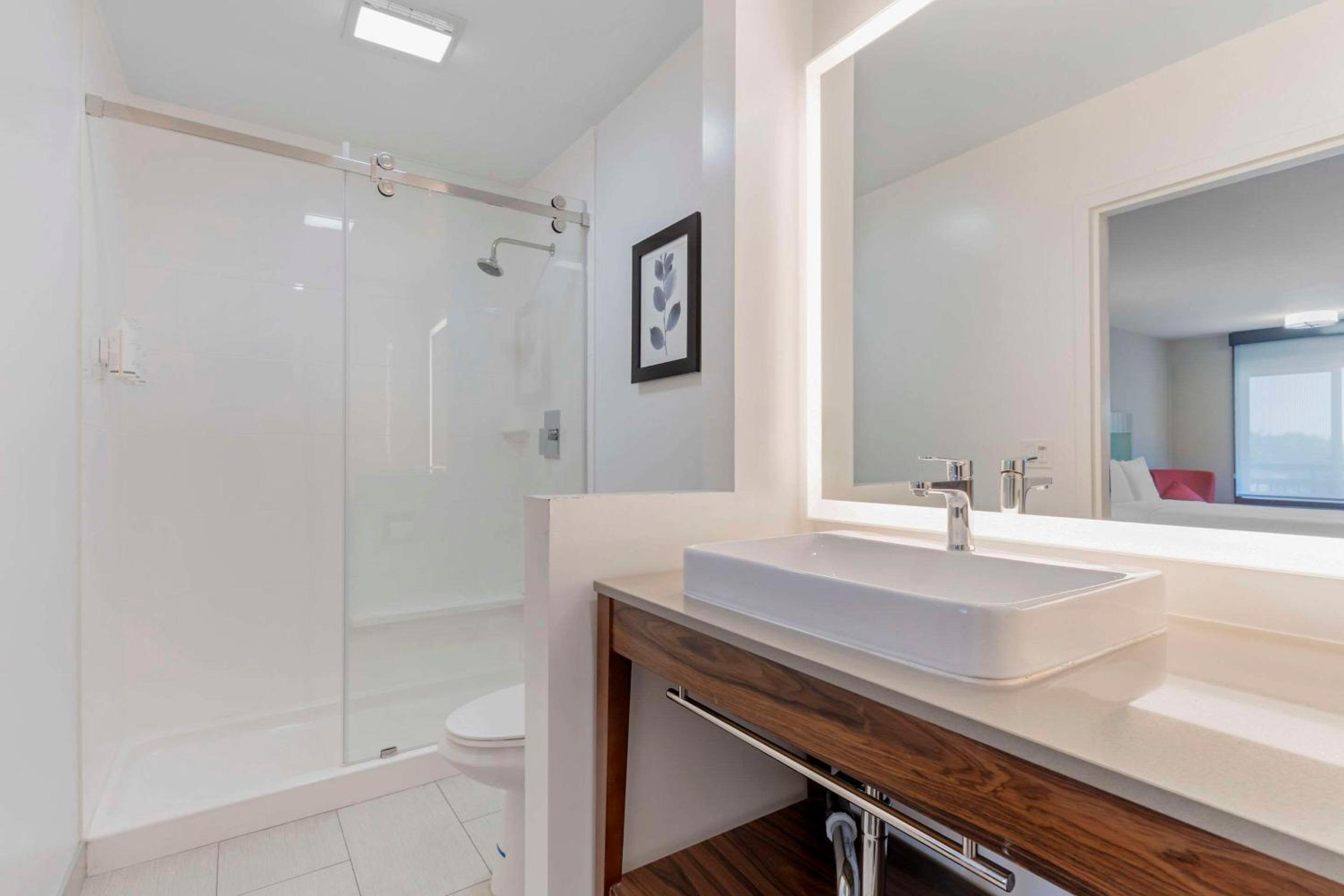 Vallejo Vacations - Country Inn Suites by Radisson, Vallejo Napa Valley, CA - Property Image 54