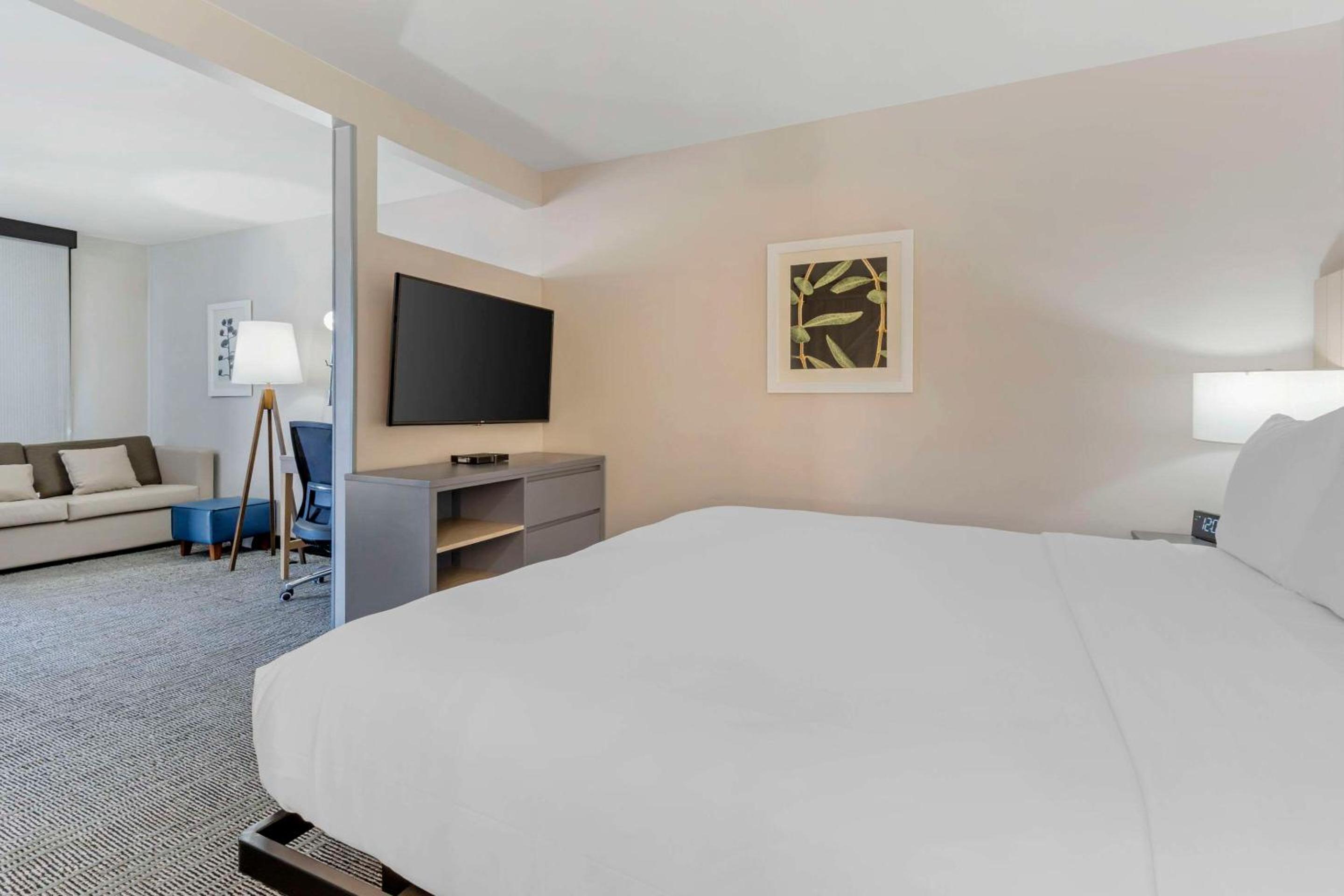 Vallejo Vacations - Country Inn Suites by Radisson, Vallejo Napa Valley, CA - Property Image 56