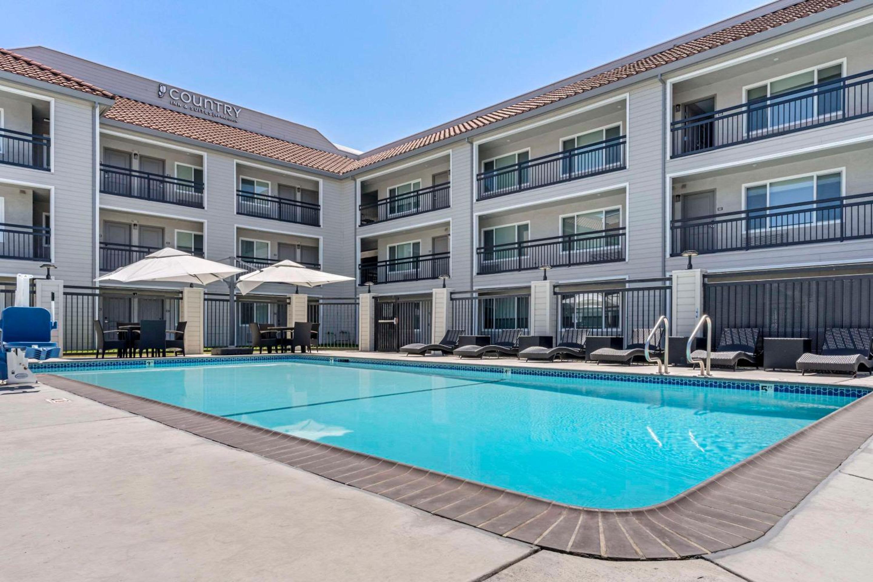 Vallejo Vacations - Country Inn Suites by Radisson, Vallejo Napa Valley, CA - Property Image 64