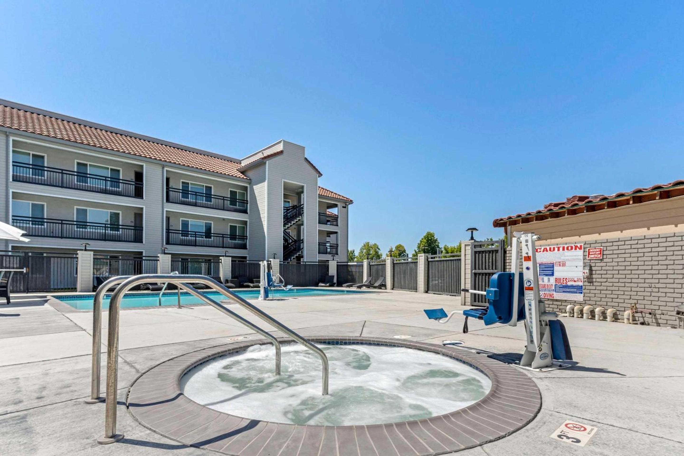 Vallejo Vacations - Country Inn Suites by Radisson, Vallejo Napa Valley, CA - Property Image 17