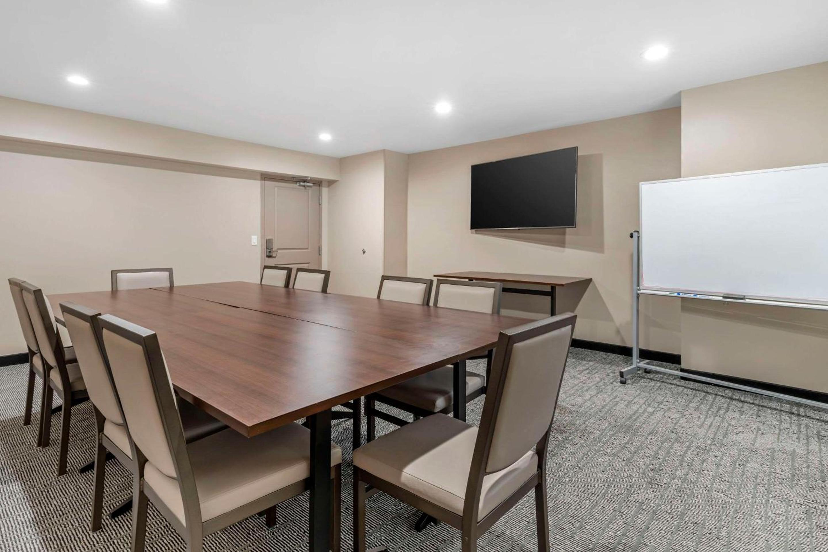 Vallejo Vacations - Country Inn Suites by Radisson, Vallejo Napa Valley, CA - Property Image 4