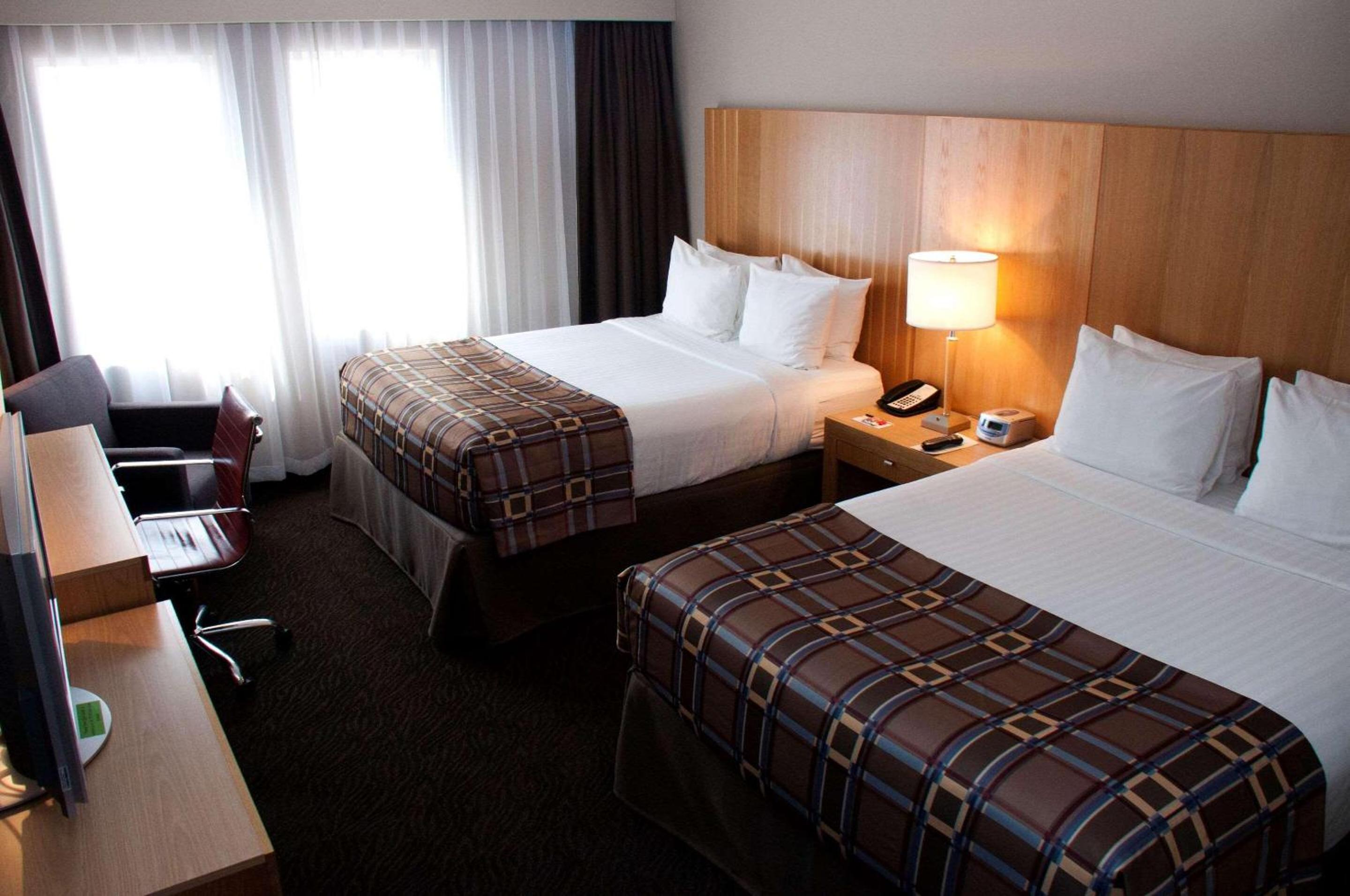 Red Deer Vacations - iHotel and Conference Centre Red Deer formerly Radisson - Property Image 2
