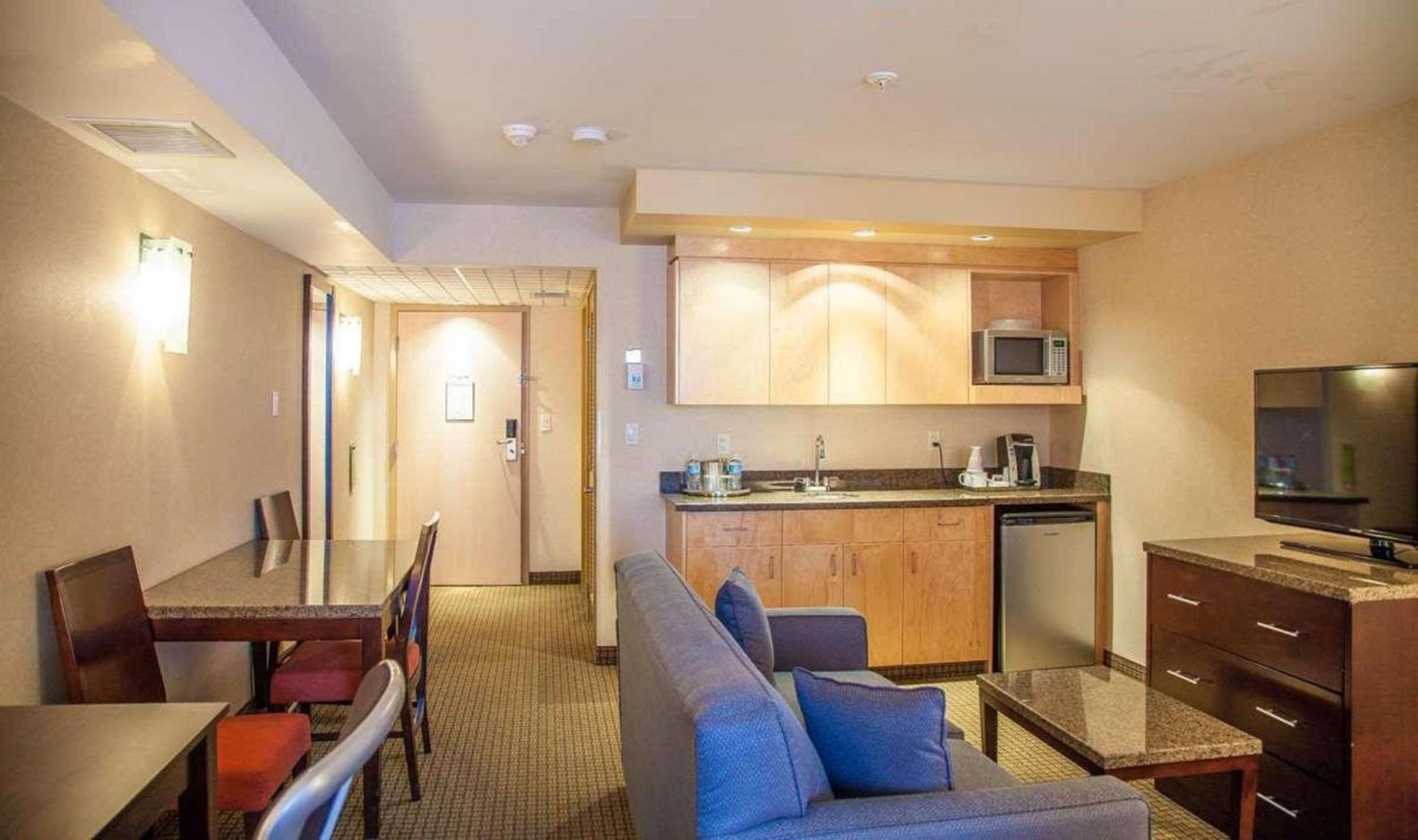 Red Deer Vacations - iHotel and Conference Centre Red Deer formerly Radisson - Property Image 3
