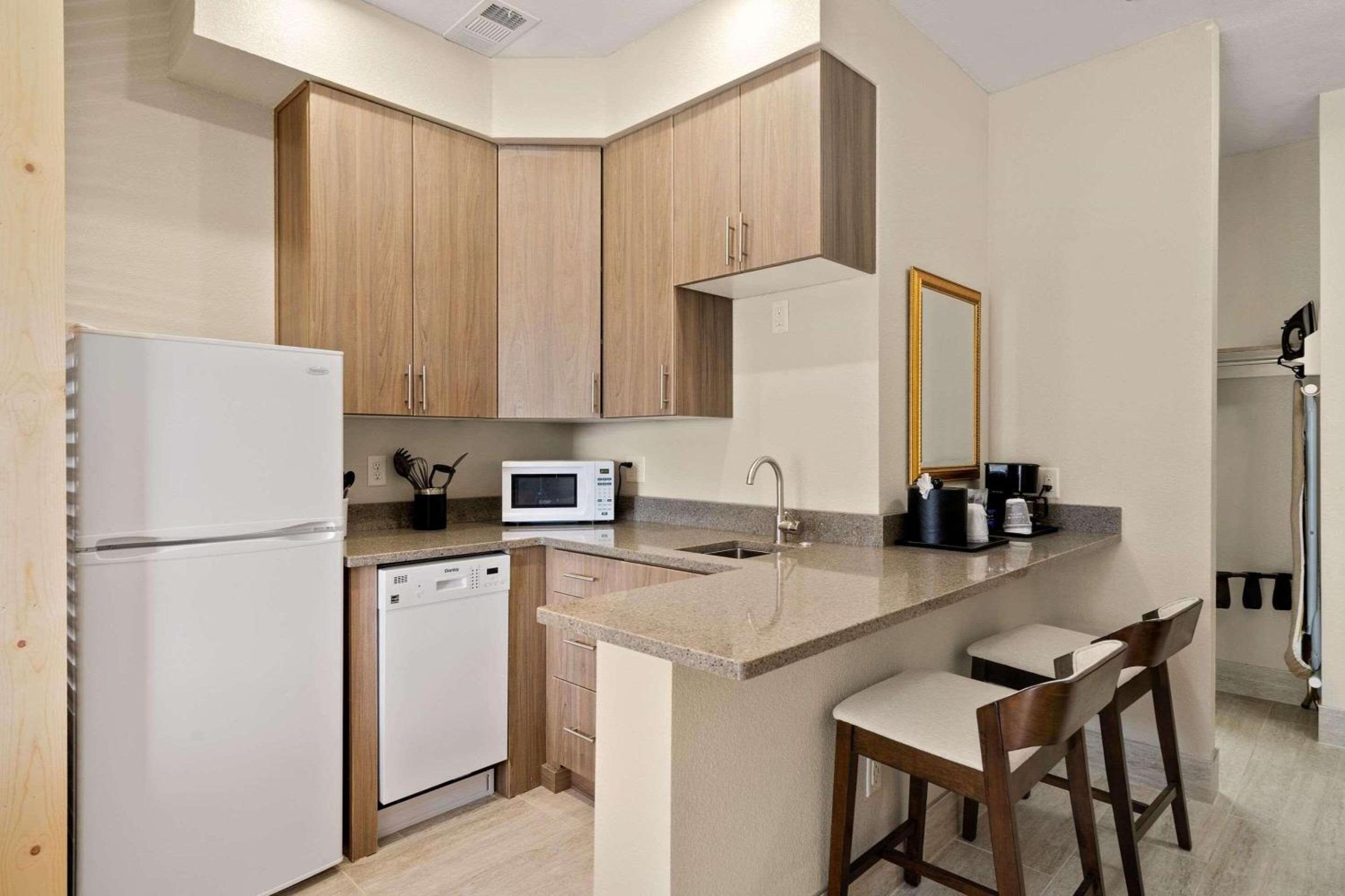 Greeley Vacations - Country Inn  Suites by Radisson, Greeley, CO - Property Image 31