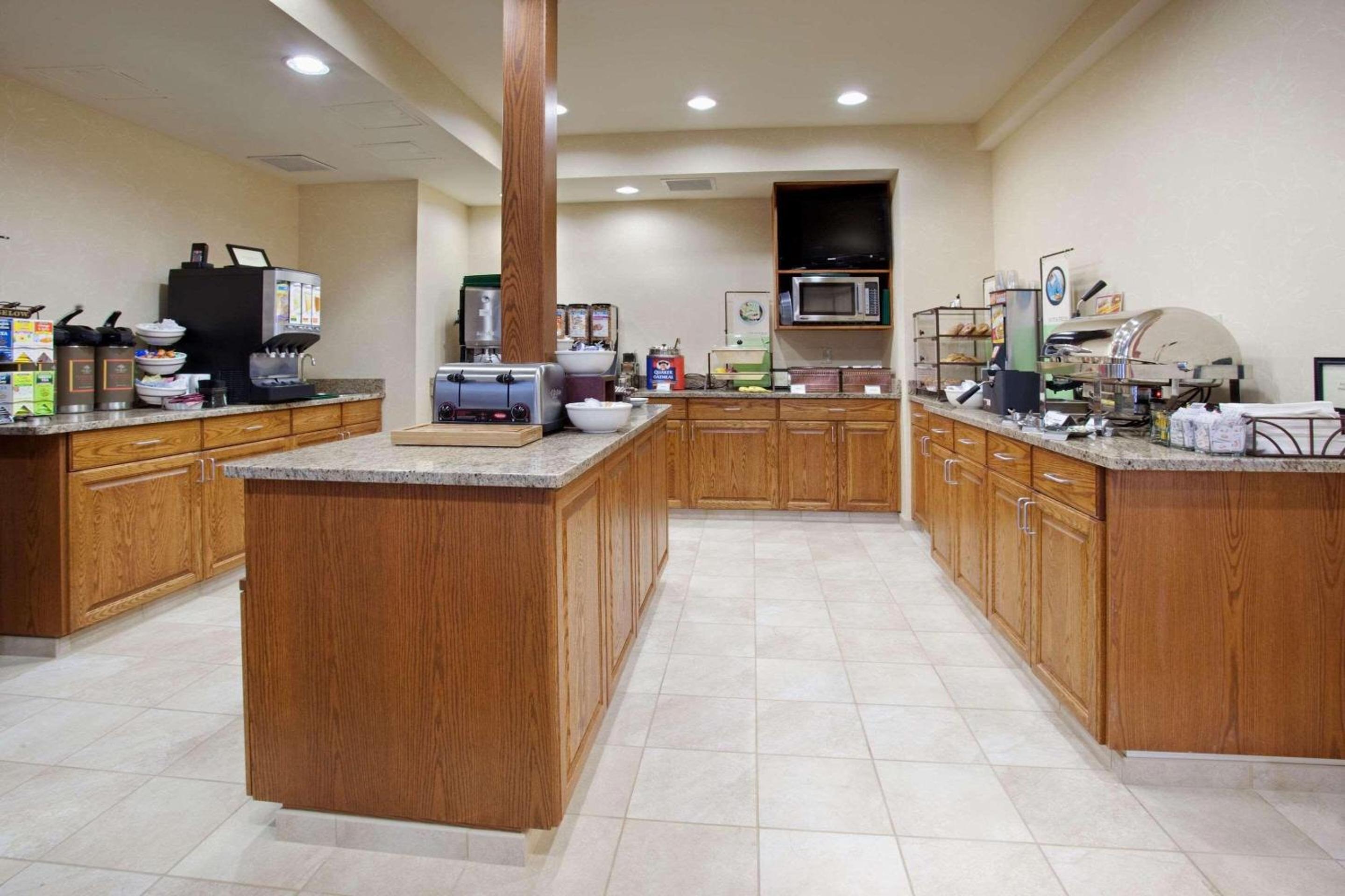Greeley Vacations - Country Inn  Suites by Radisson, Greeley, CO - Property Image 39
