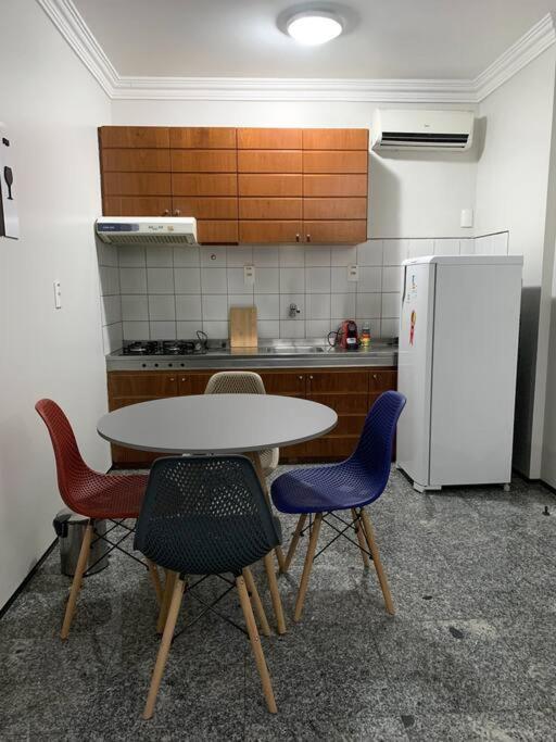 Espaçoso 2 rooms, ampla varanda perto do mar