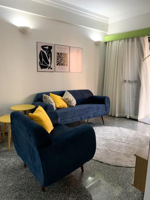 Espaçoso 2 rooms, ampla varanda perto do mar
