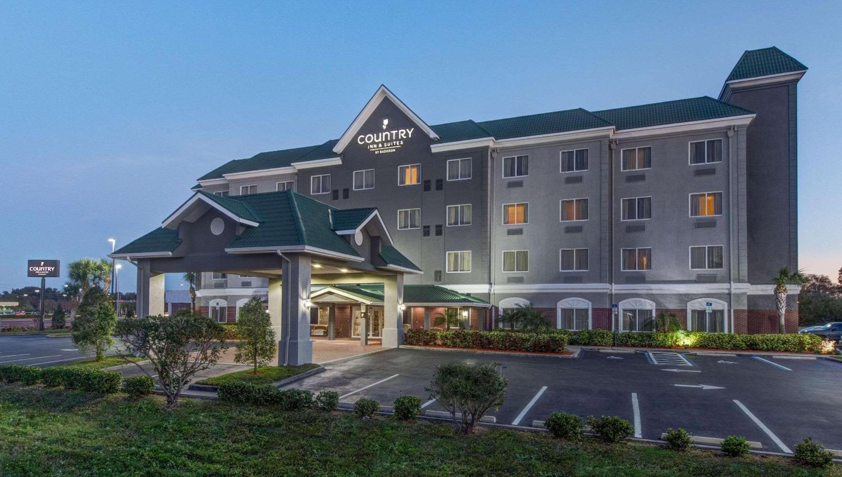 Hotel Country Inn & Suites by Radisson, St. Petersburg - Clearwater, FL