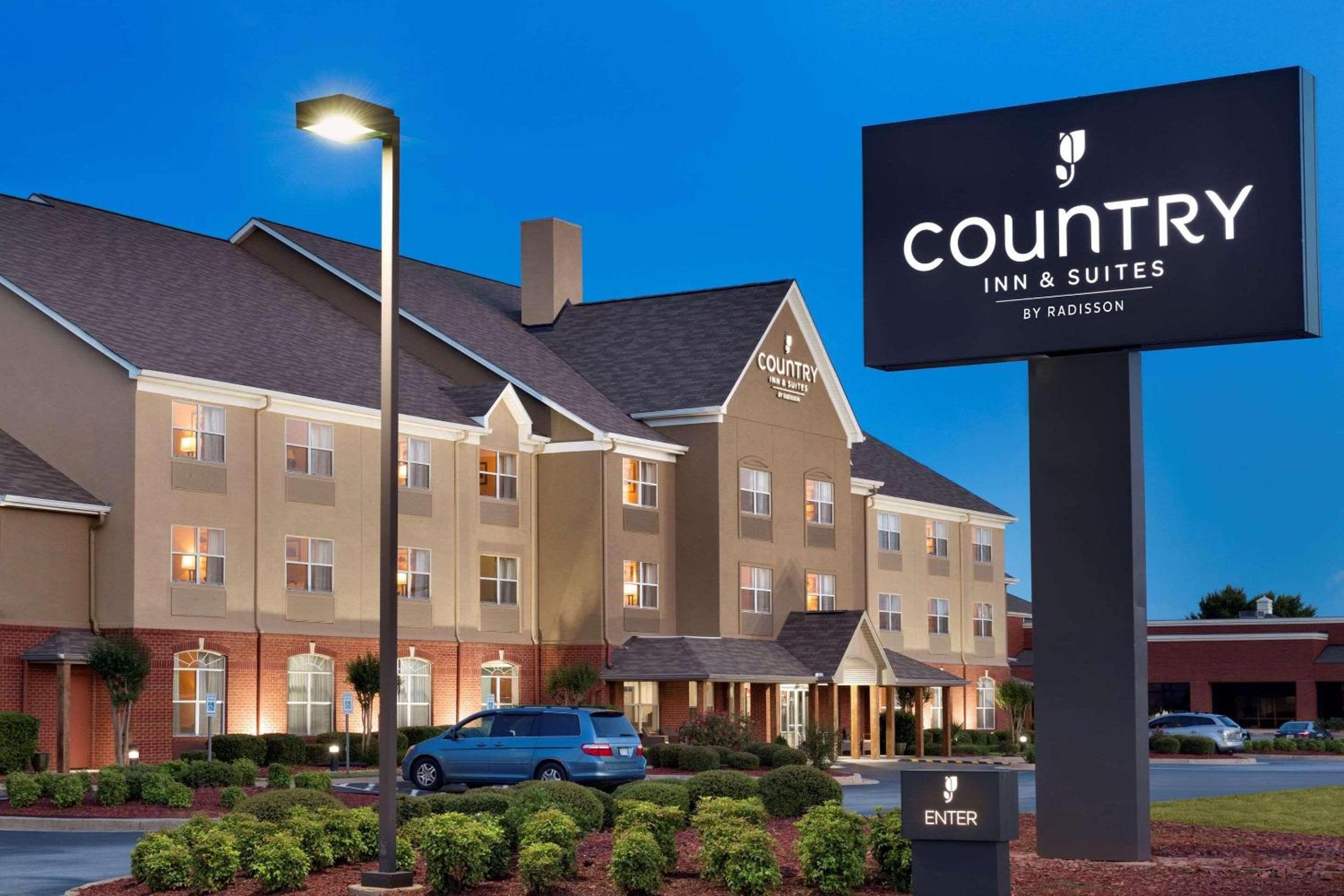 Warner Robins Vacations - Country Inn Suites by Radisson, Warner Robins, GA - Property Image 42