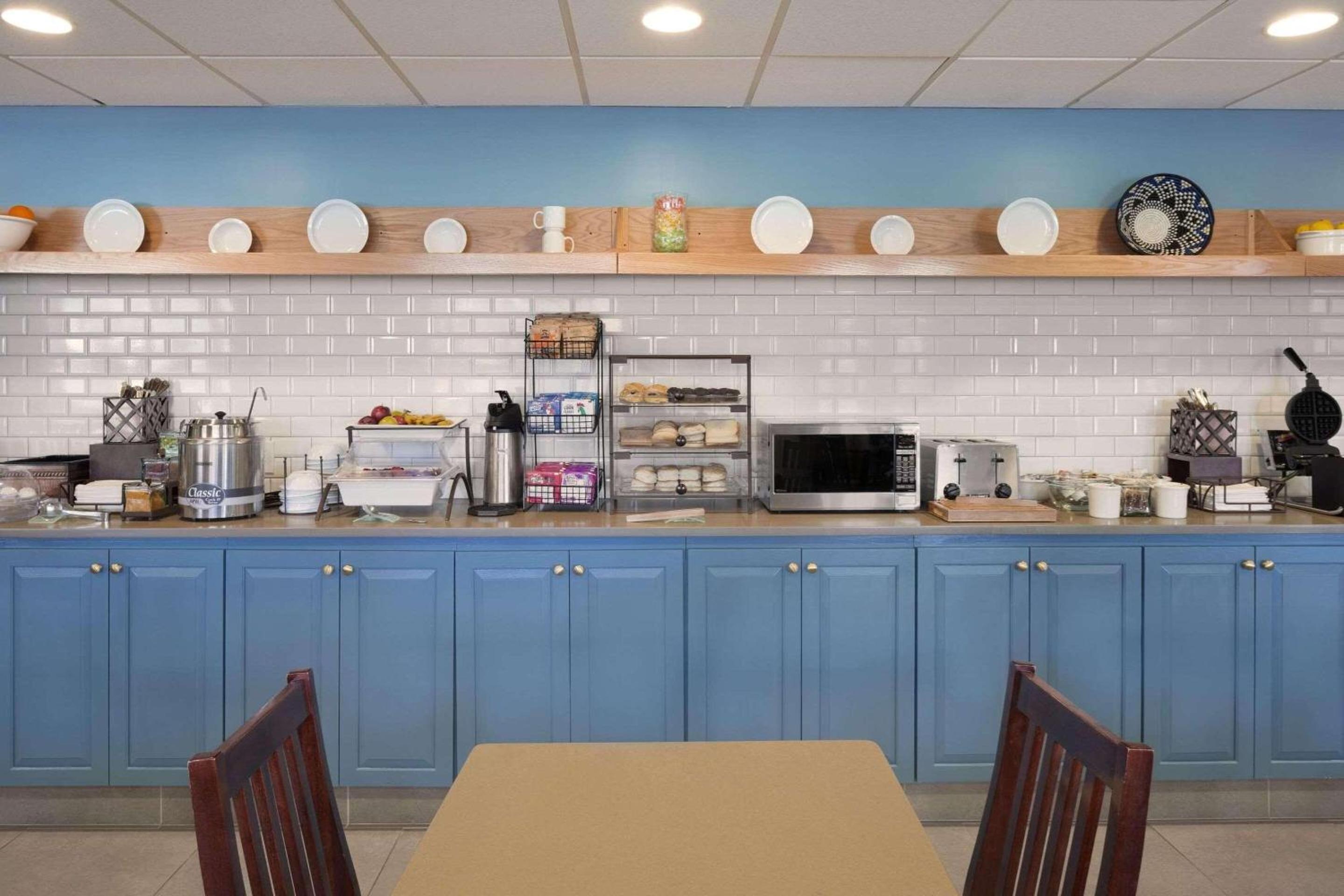 Warner Robins Vacations - Country Inn Suites by Radisson, Warner Robins, GA - Property Image 35