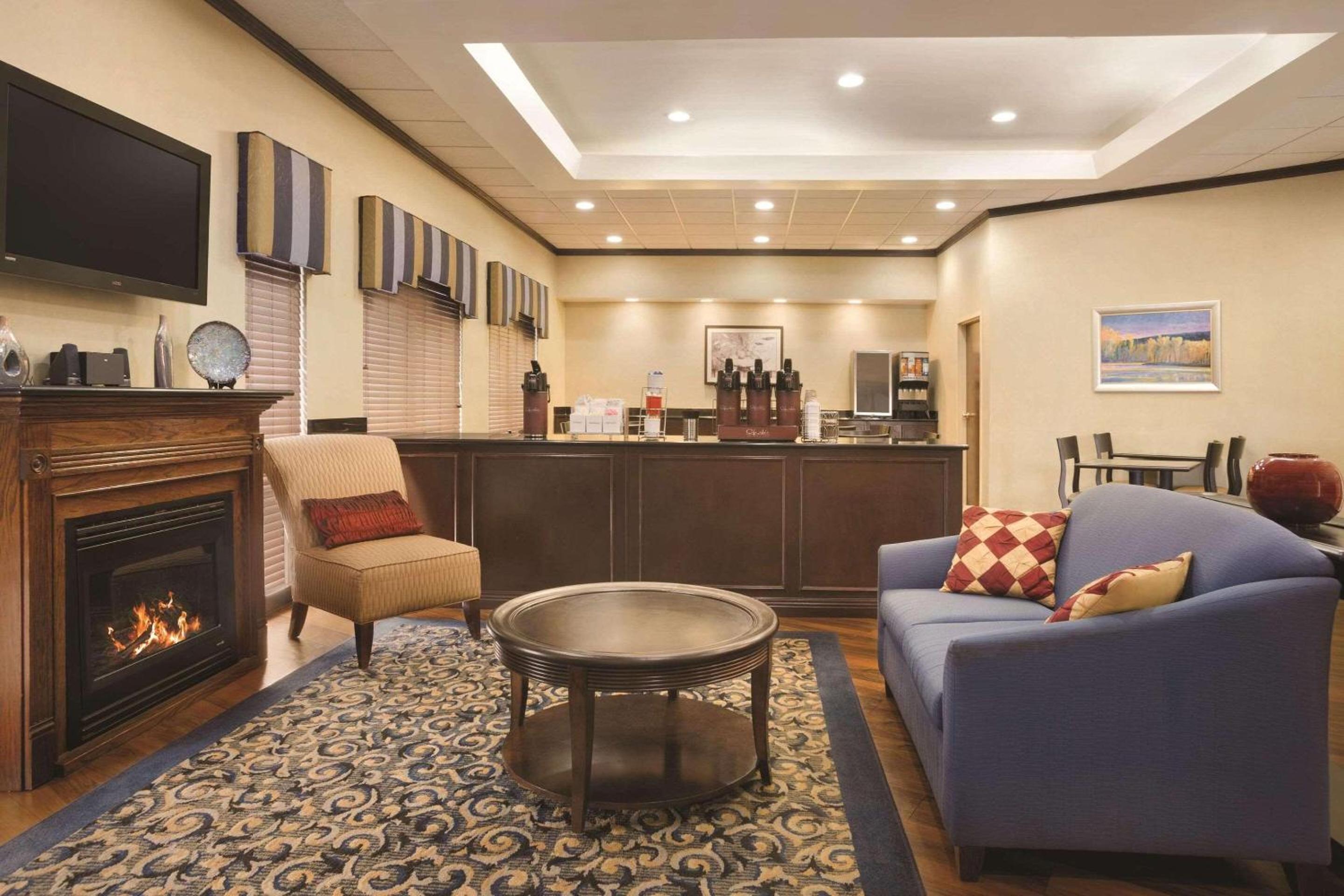 Albany Vacations - Park Inn by Radisson Albany - Property Image 4
