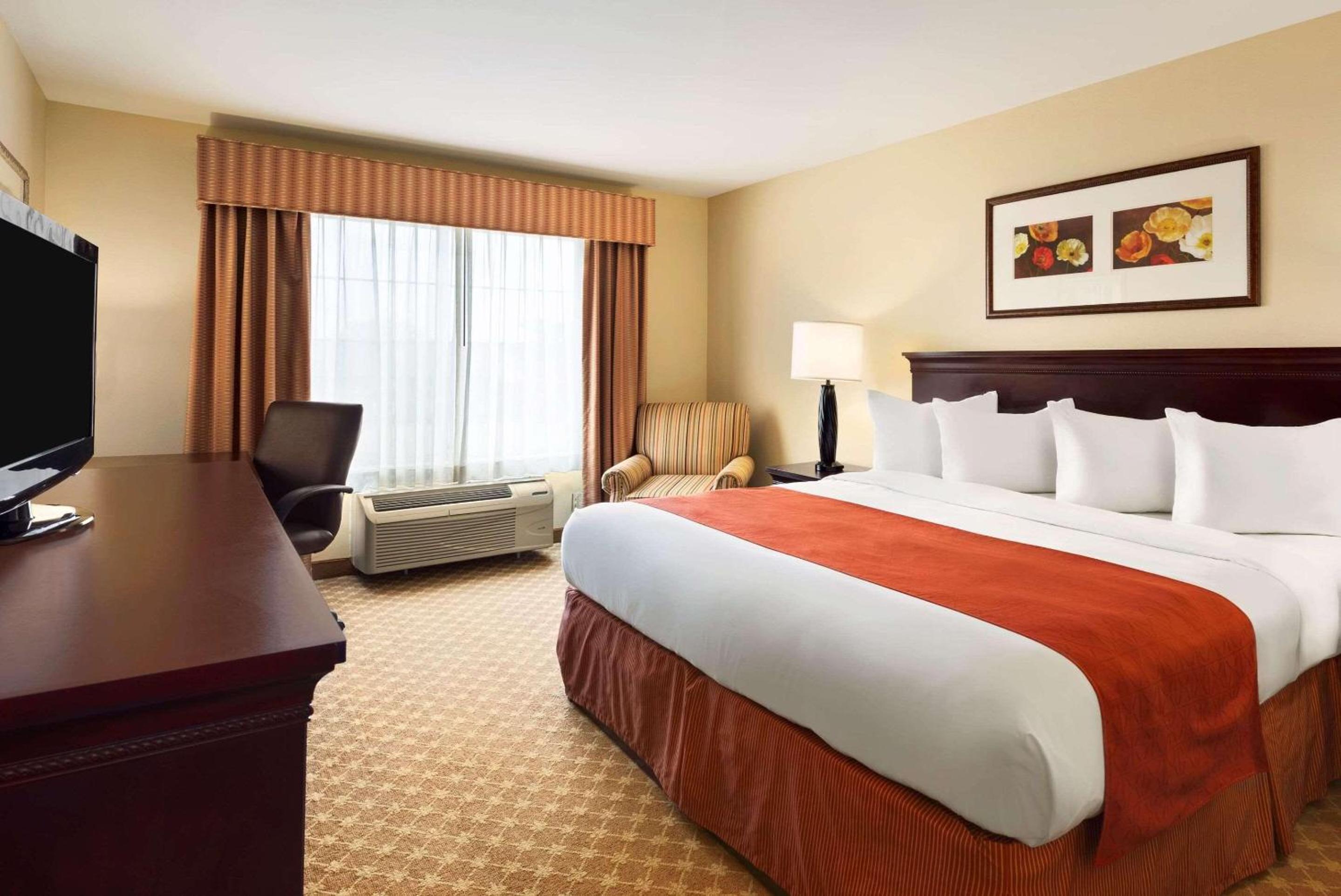 Country Inn & Suites by Radisson, Clinton, IA view 4