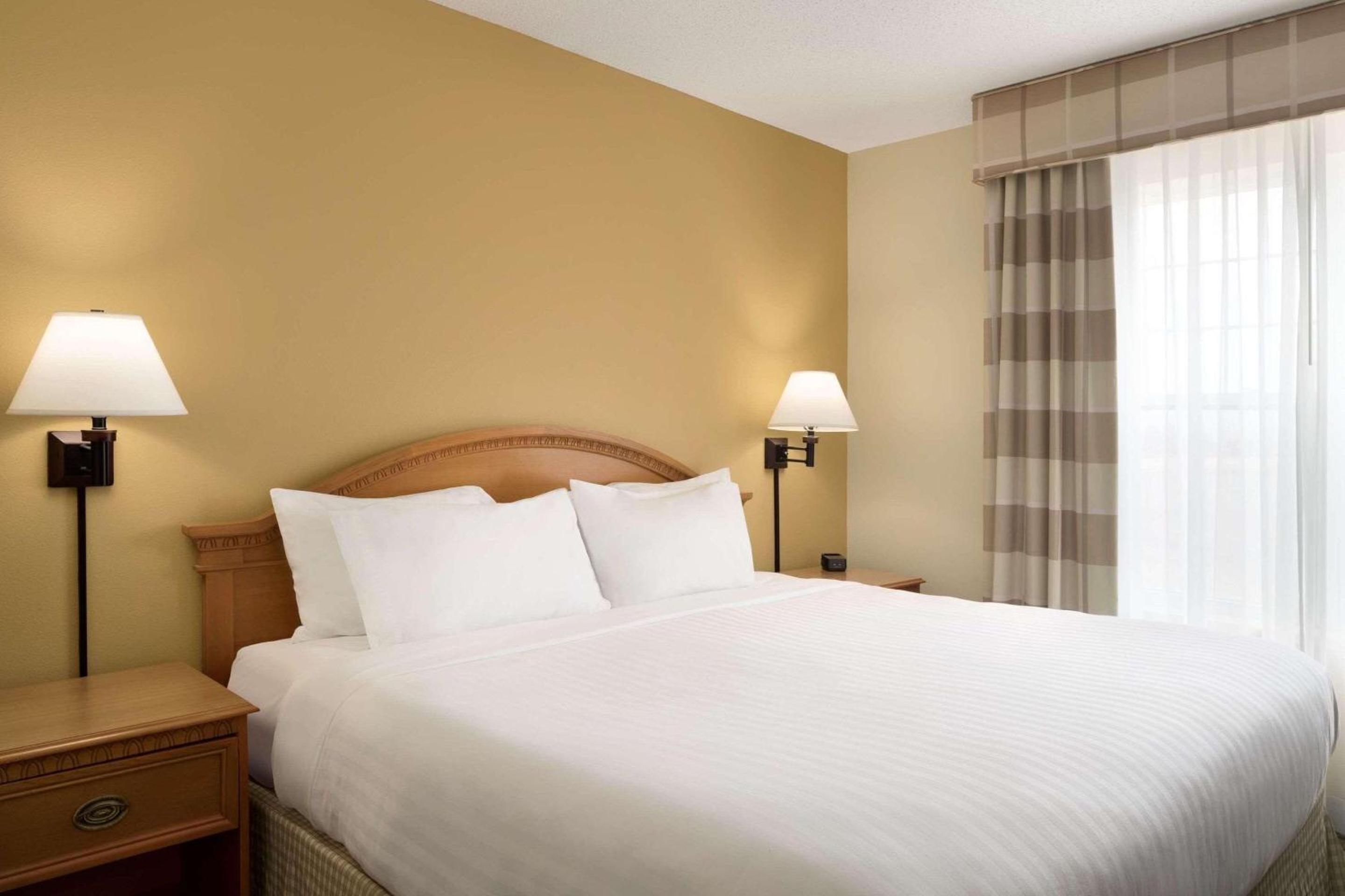 Country Inn & Suites by Radisson, Grinnell, IA view 4
