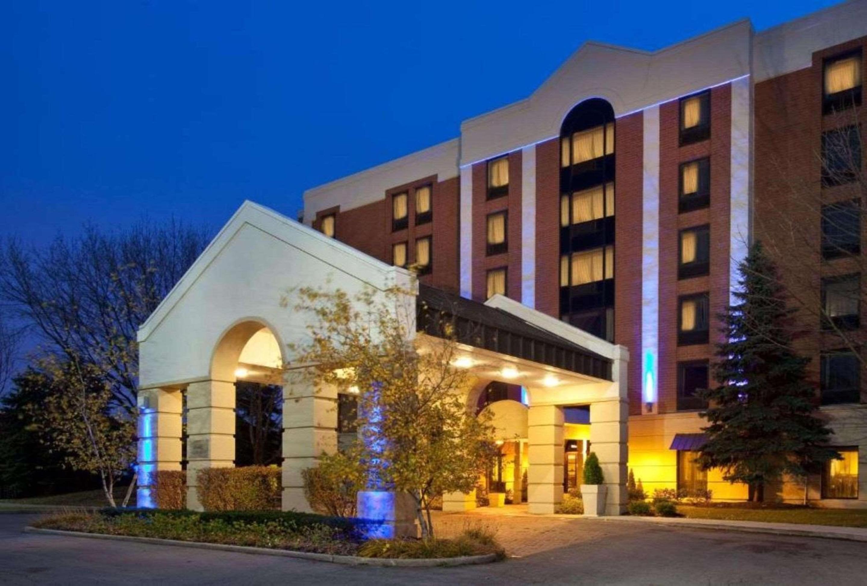 Schaumburg Vacations - Radisson Hotel Schaumburg - Property Image 16