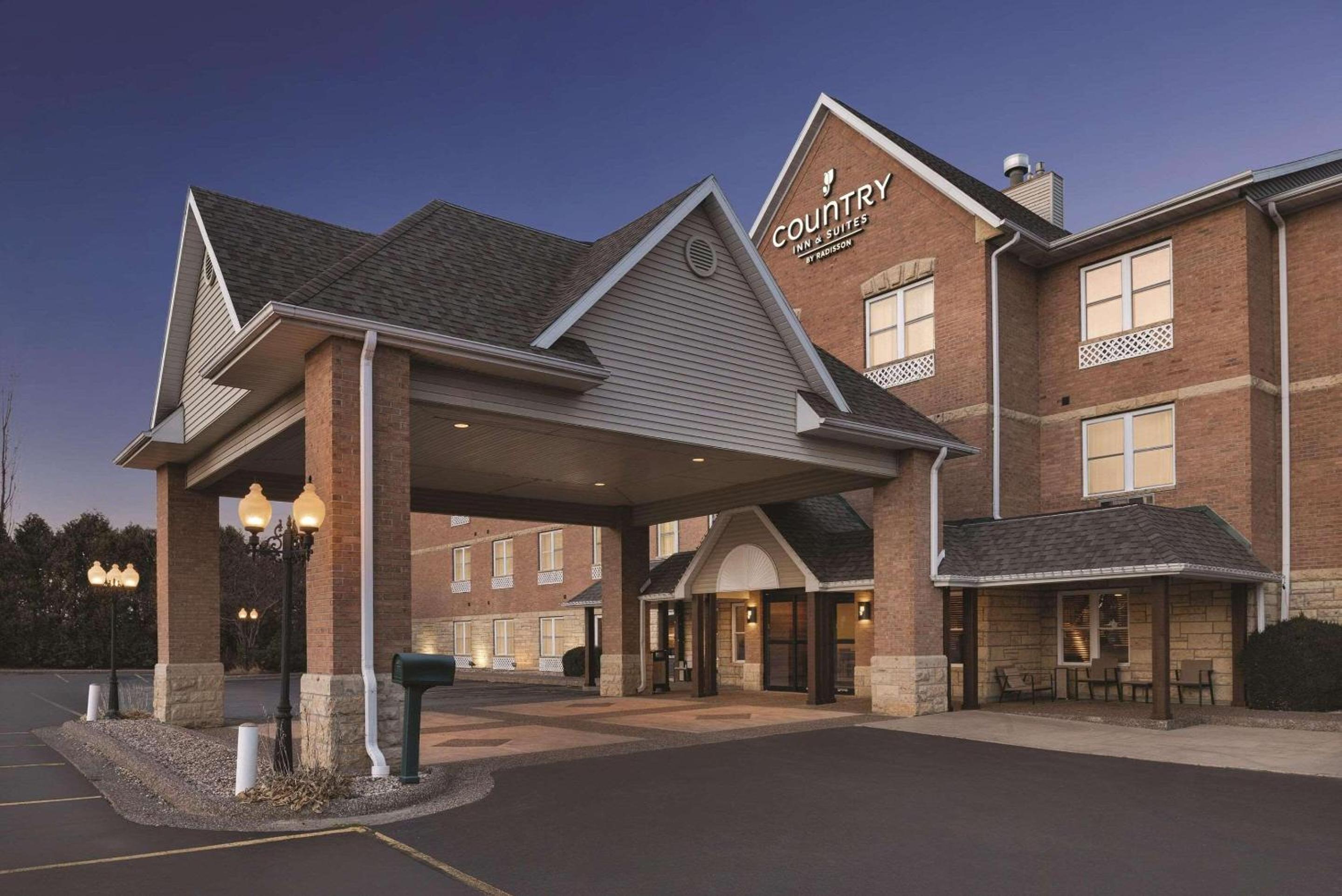 Galena Vacations - Country Inn  Suites by Radisson, Galena, IL - Property Image 1