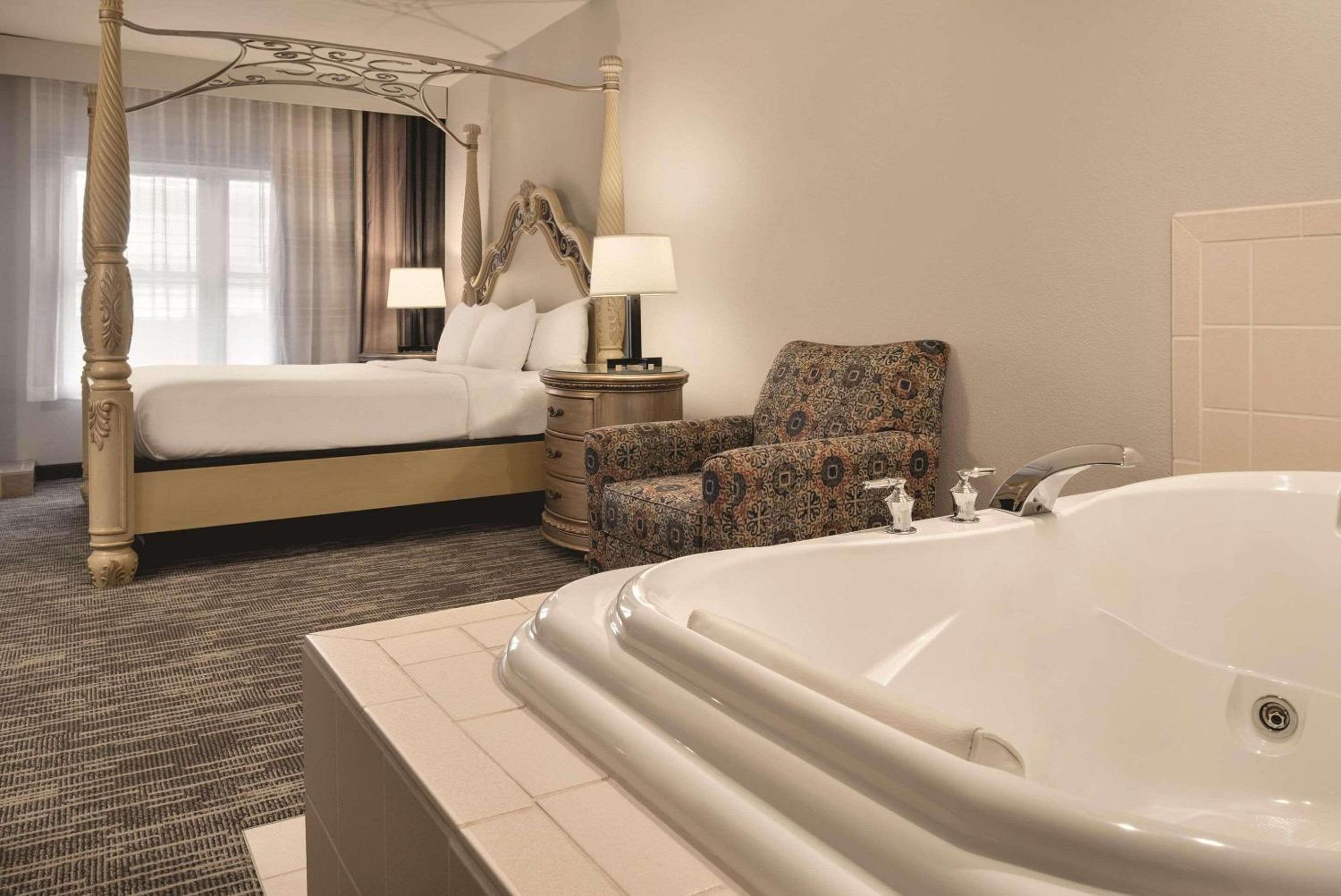 Galena Vacations - Country Inn  Suites by Radisson, Galena, IL - Property Image 3