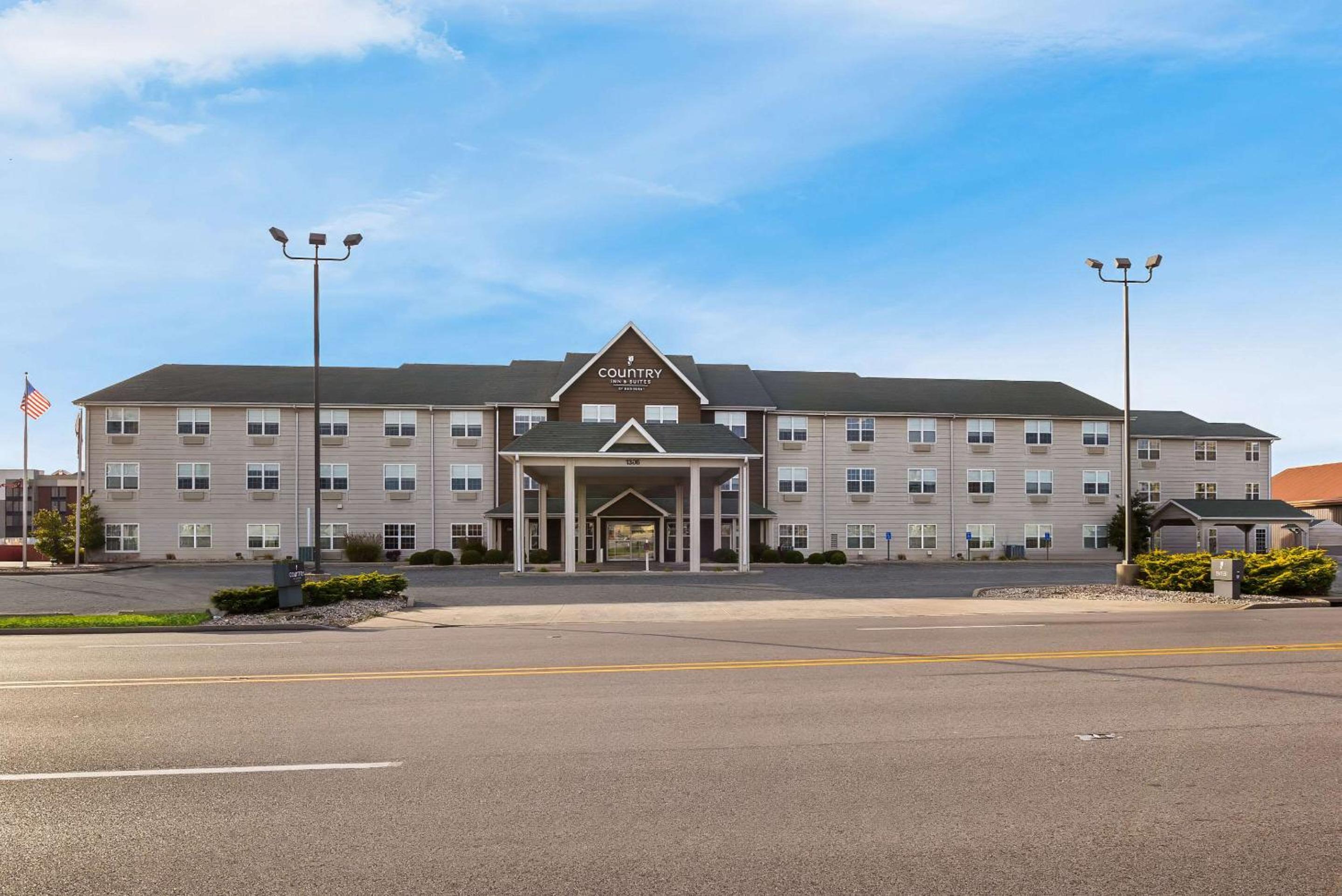 Marion Vacations - Country Inn  Suites by Radisson, Marion, IL - Property Image 1