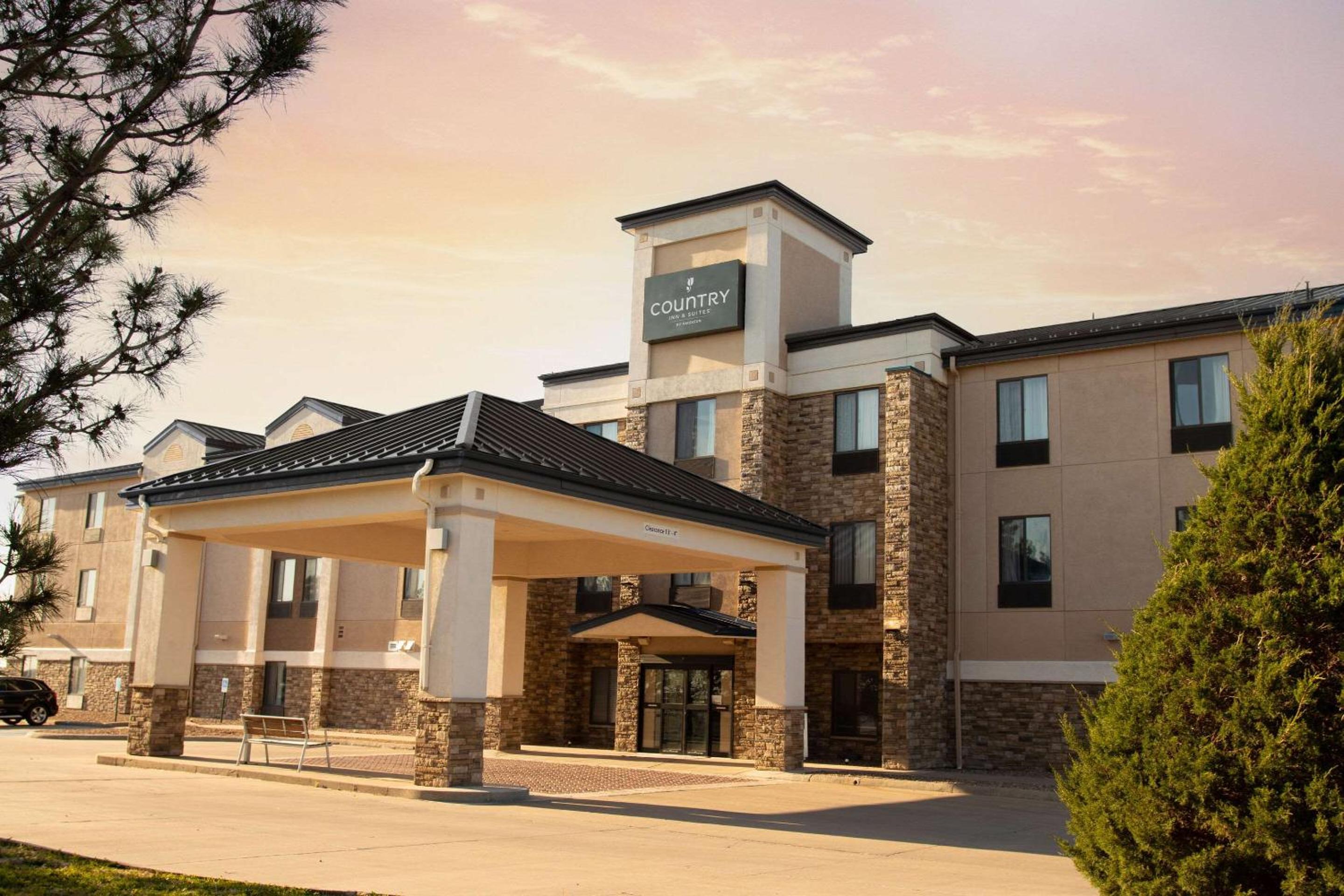 Garden City Vacations - Country Inn  Suites by Radisson, Garden City, KS - Property Image 14