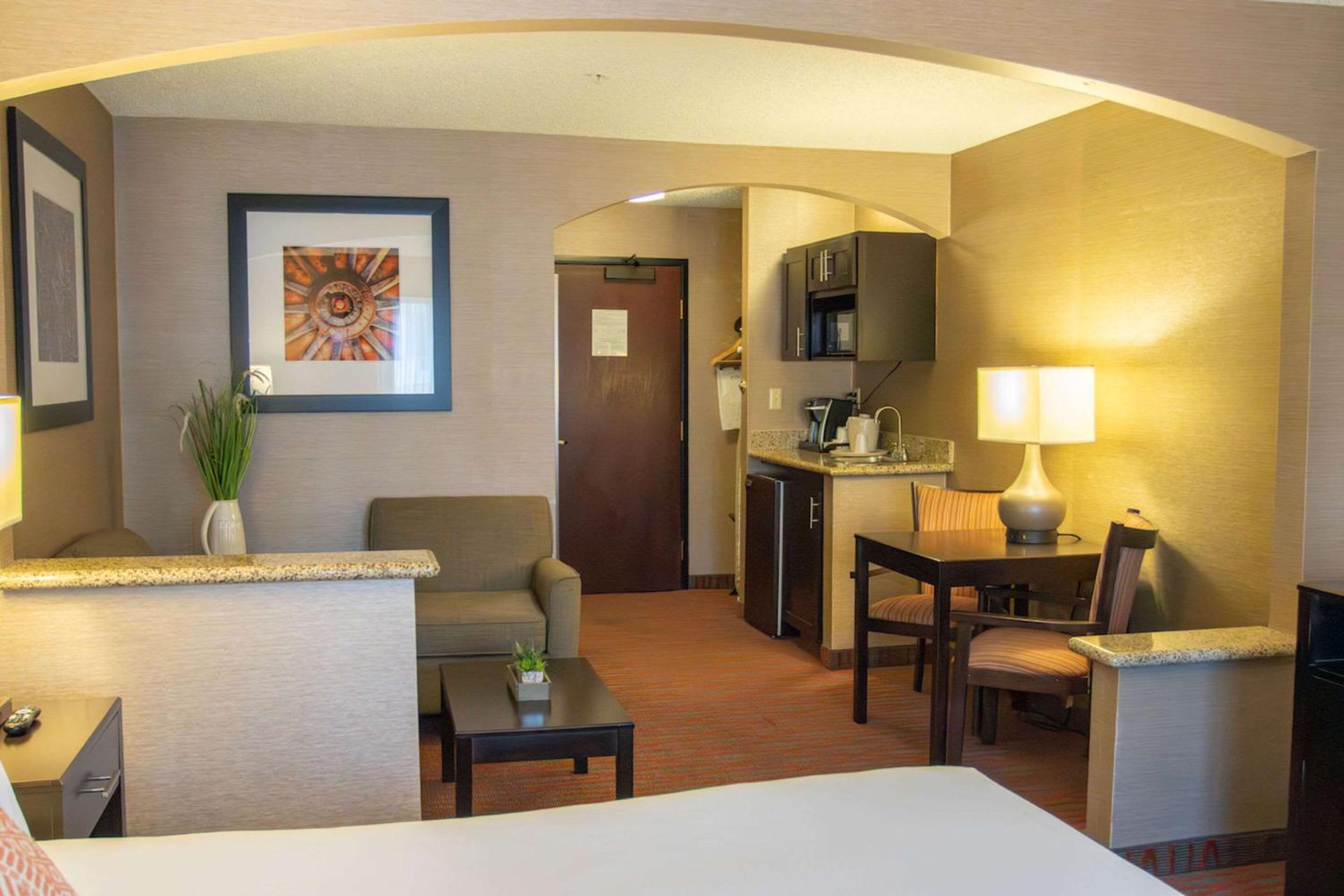 Garden City Vacations - Country Inn  Suites by Radisson, Garden City, KS - Property Image 20