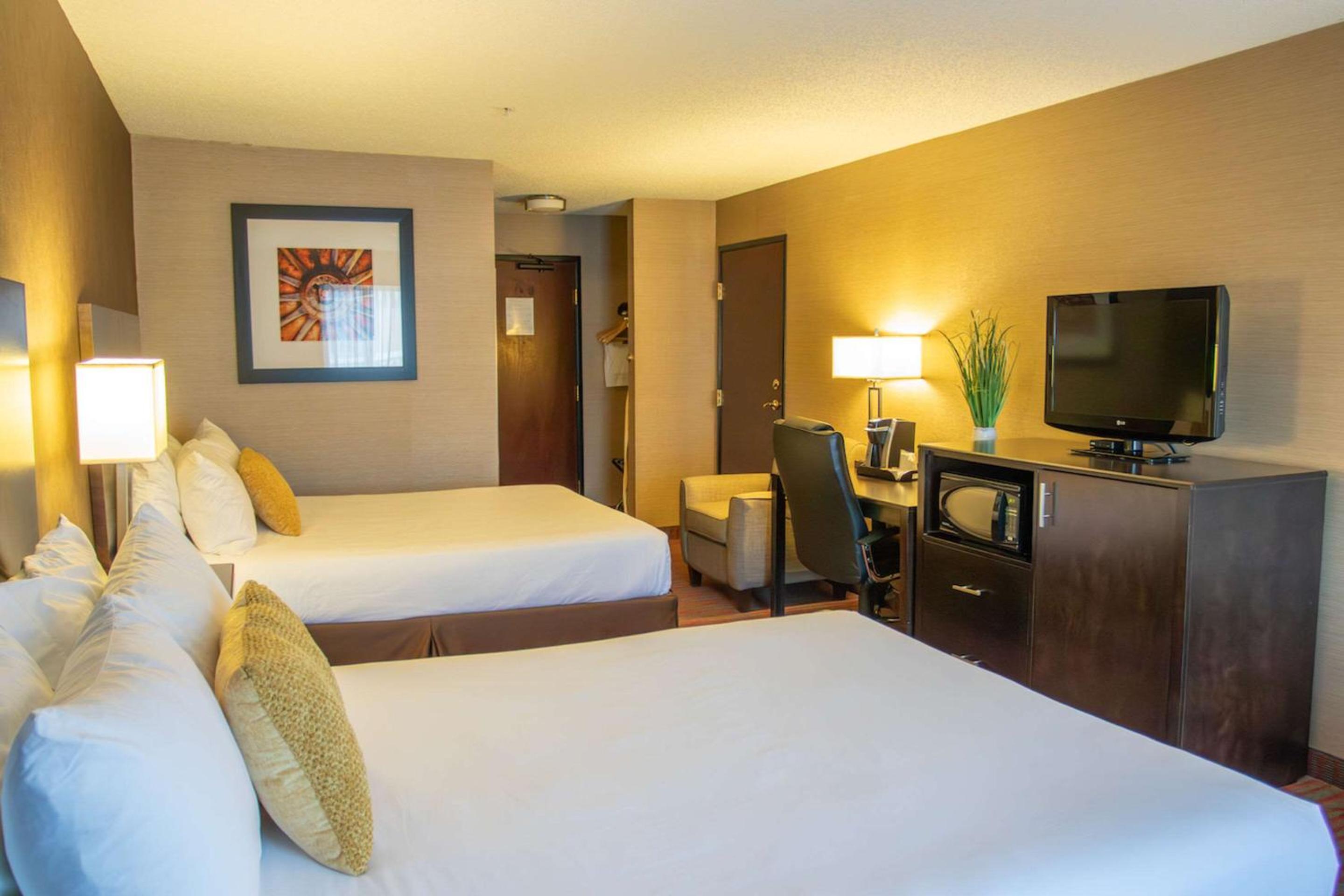 Garden City Vacations - Country Inn  Suites by Radisson, Garden City, KS - Property Image 15