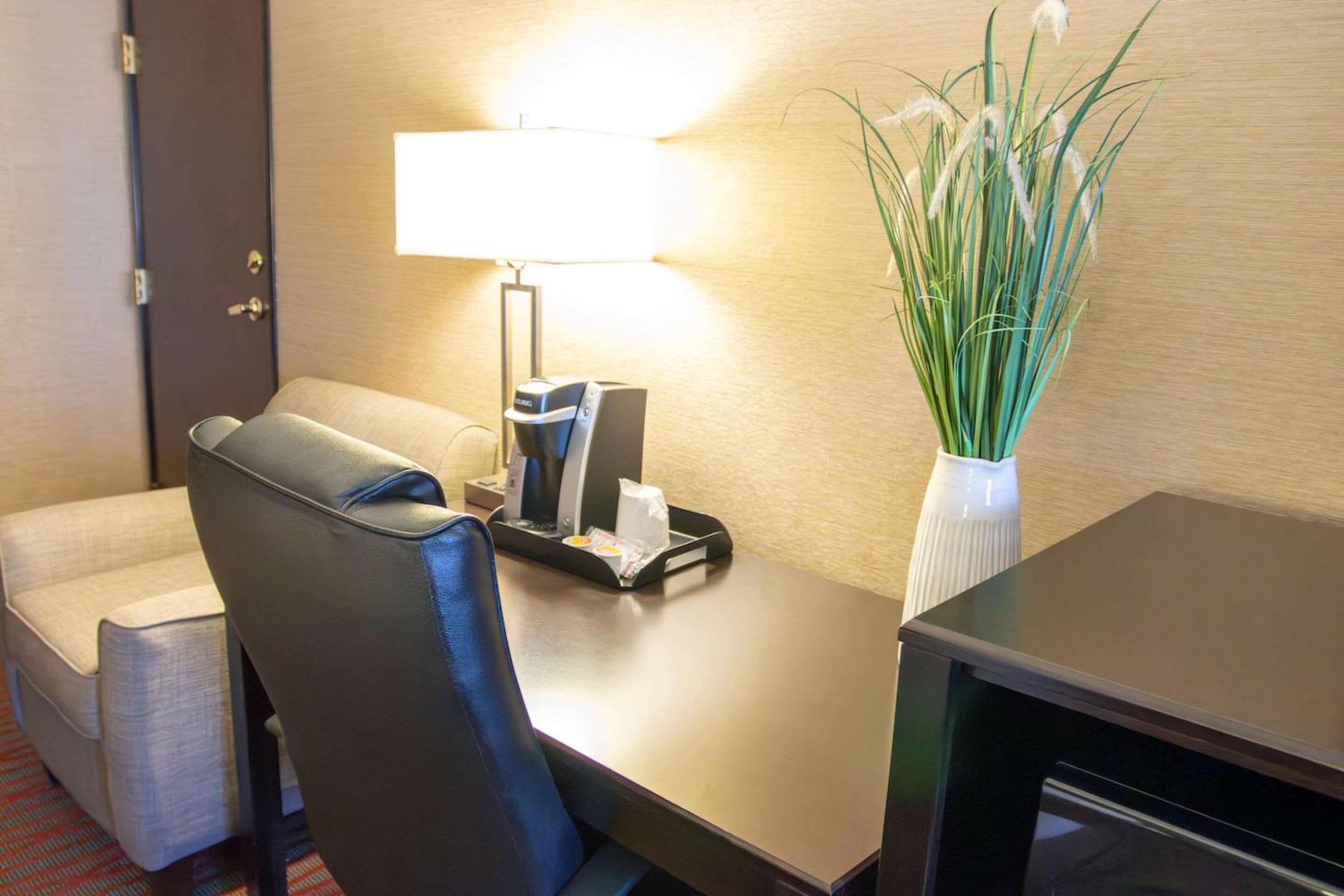 Garden City Vacations - Country Inn  Suites by Radisson, Garden City, KS - Property Image 12