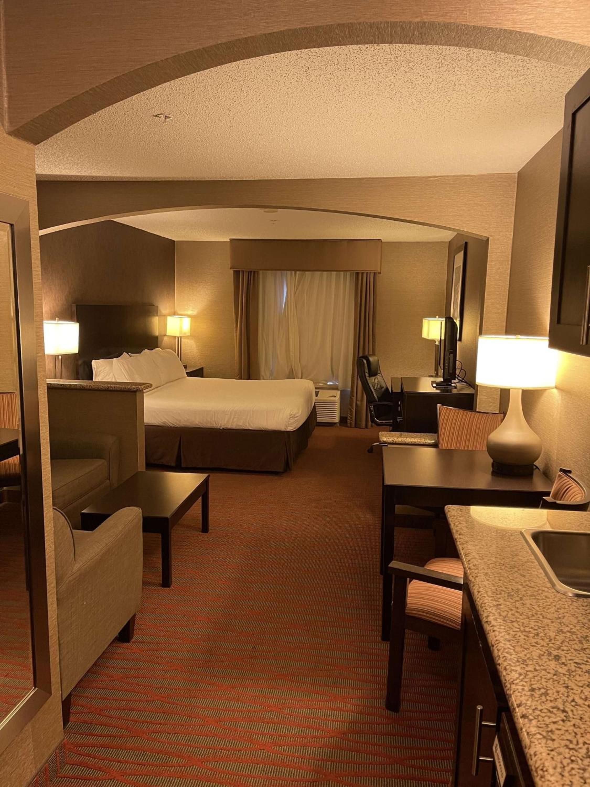 Garden City Vacations - Country Inn  Suites by Radisson, Garden City, KS - Property Image 9