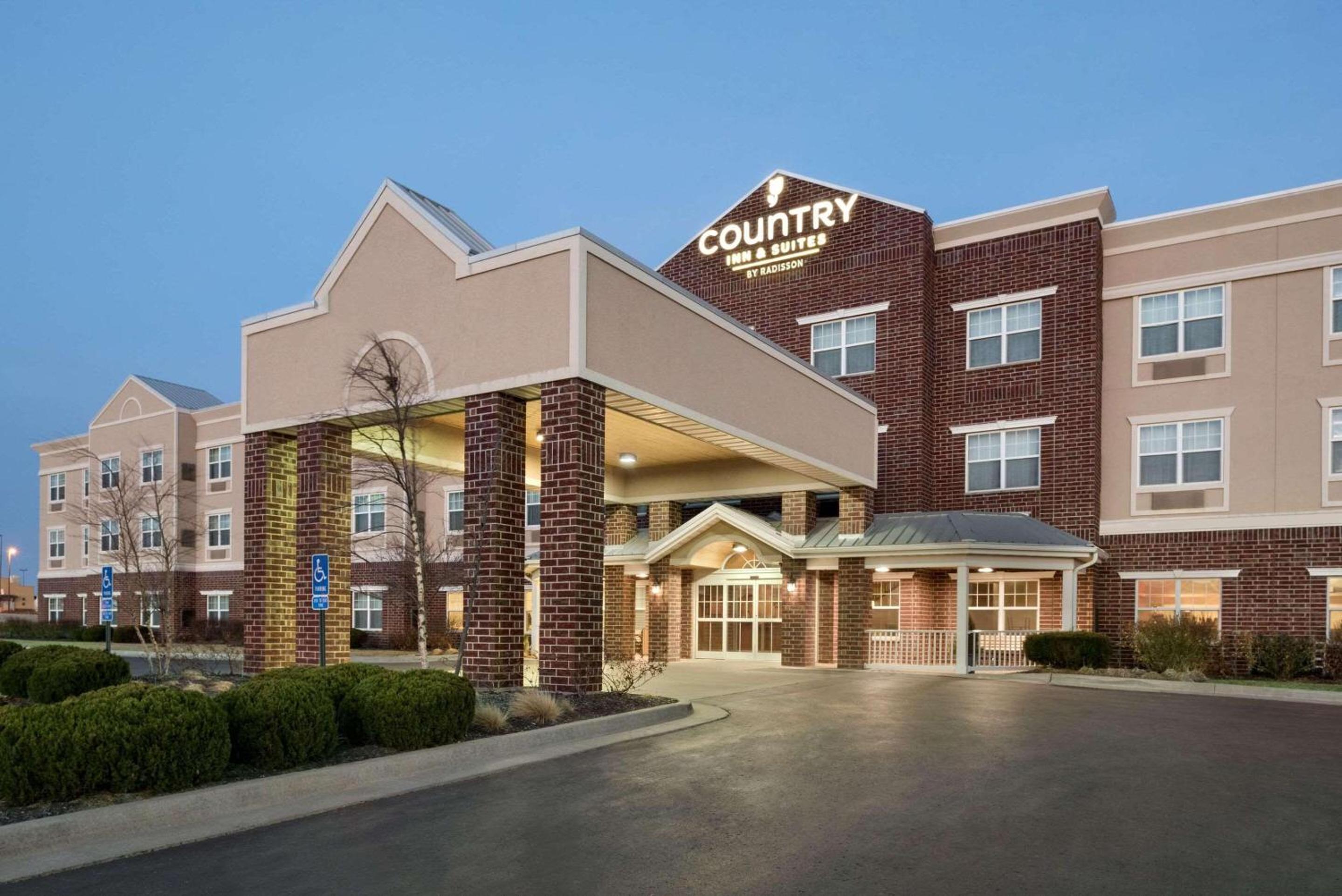 Hotel Country Inn & Suites by Radisson, Kansas City at Village West, KS