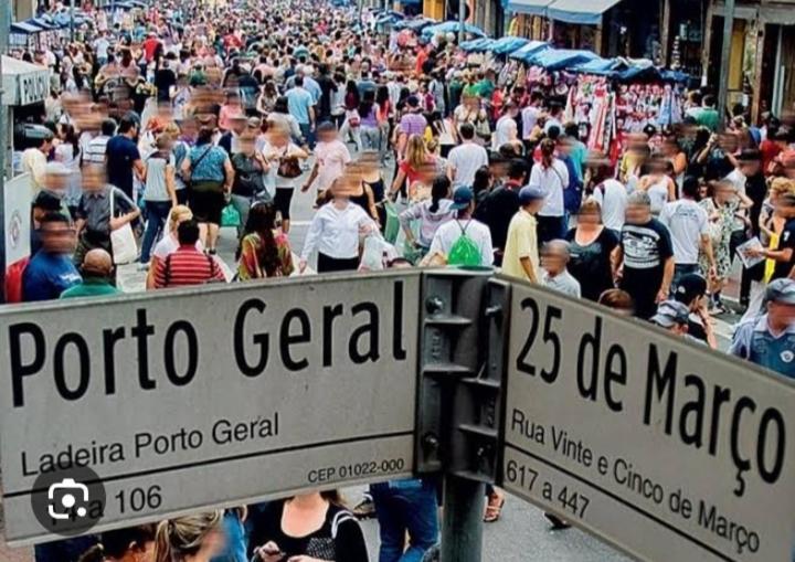 Studio Contemporâneo no centro de São Paulo, ao lado do metrô e 25 de março com piscina