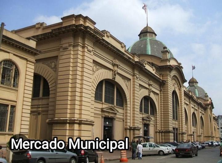Studio Contemporâneo no centro de São Paulo, ao lado do metrô e 25 de março com piscina