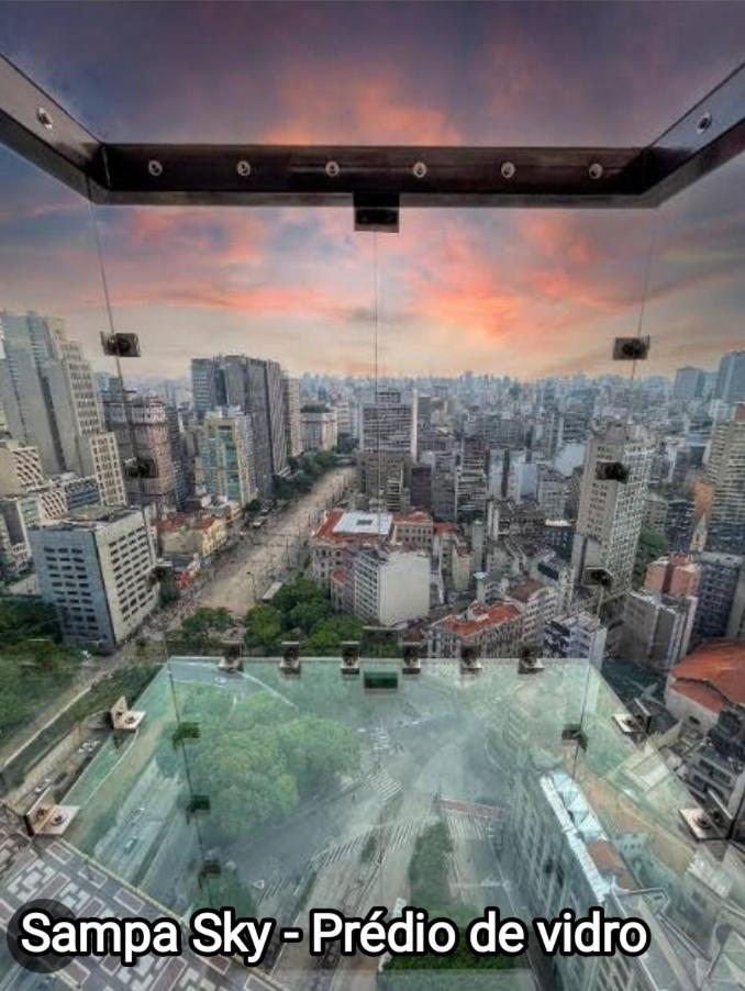 Studio Contemporâneo no centro de São Paulo, ao lado do metrô e 25 de março com piscina
