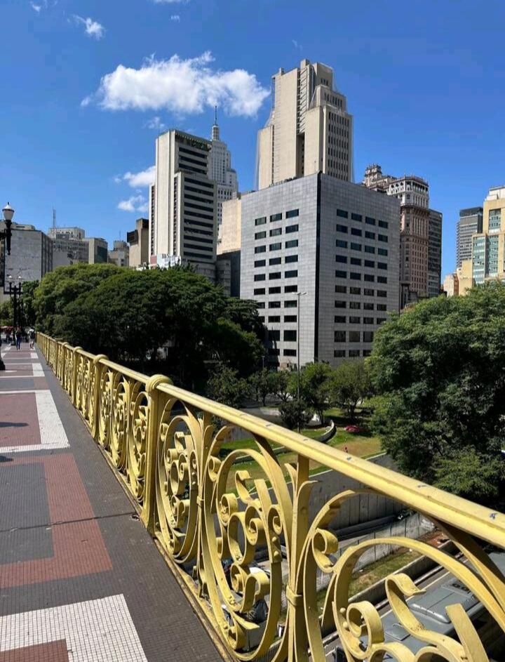 Studio Contemporâneo no centro de São Paulo, ao lado do metrô e 25 de março com piscina