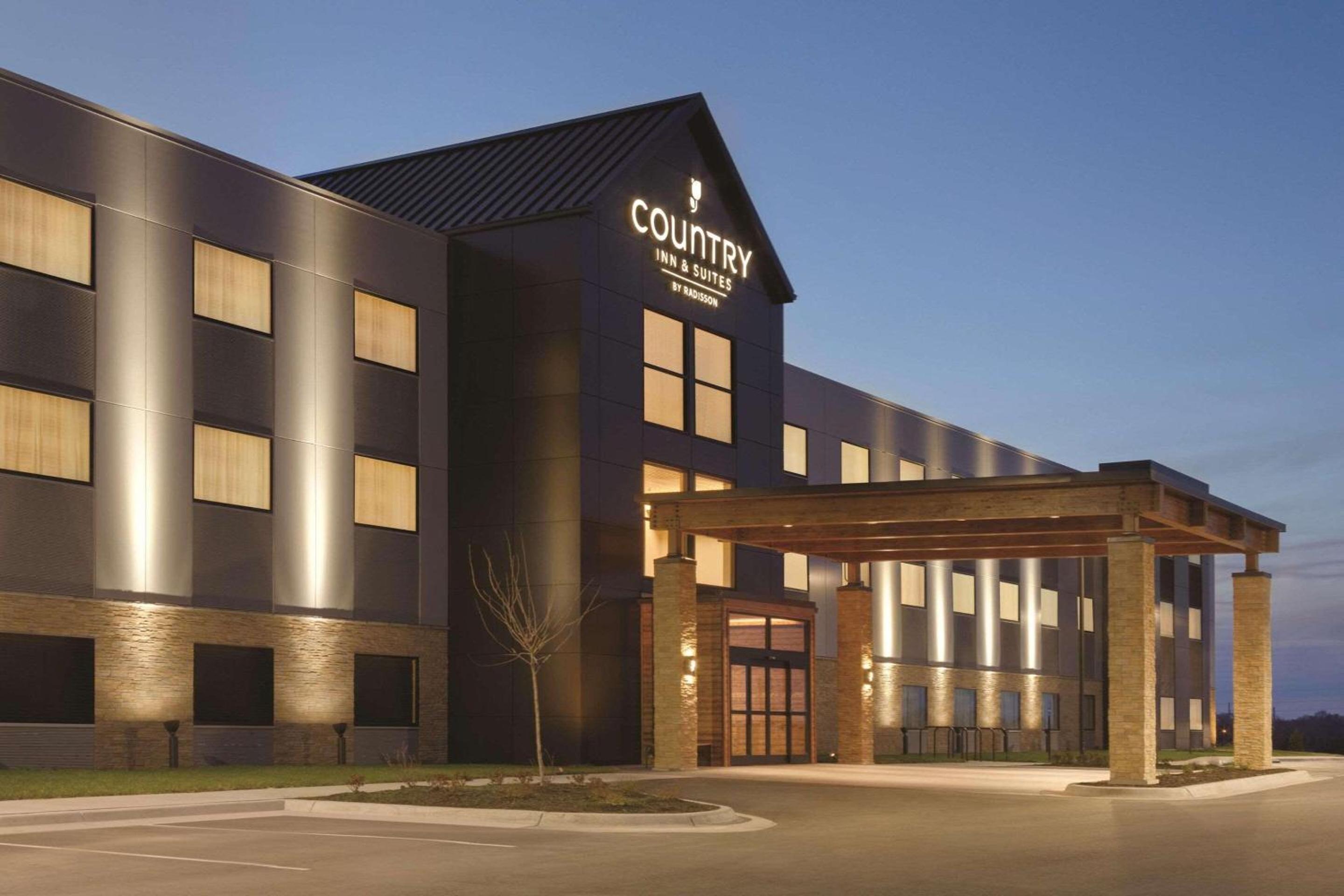 Lawrence Vacations - Country Inn  Suites by Radisson, Lawrence, KS - Property Image 1