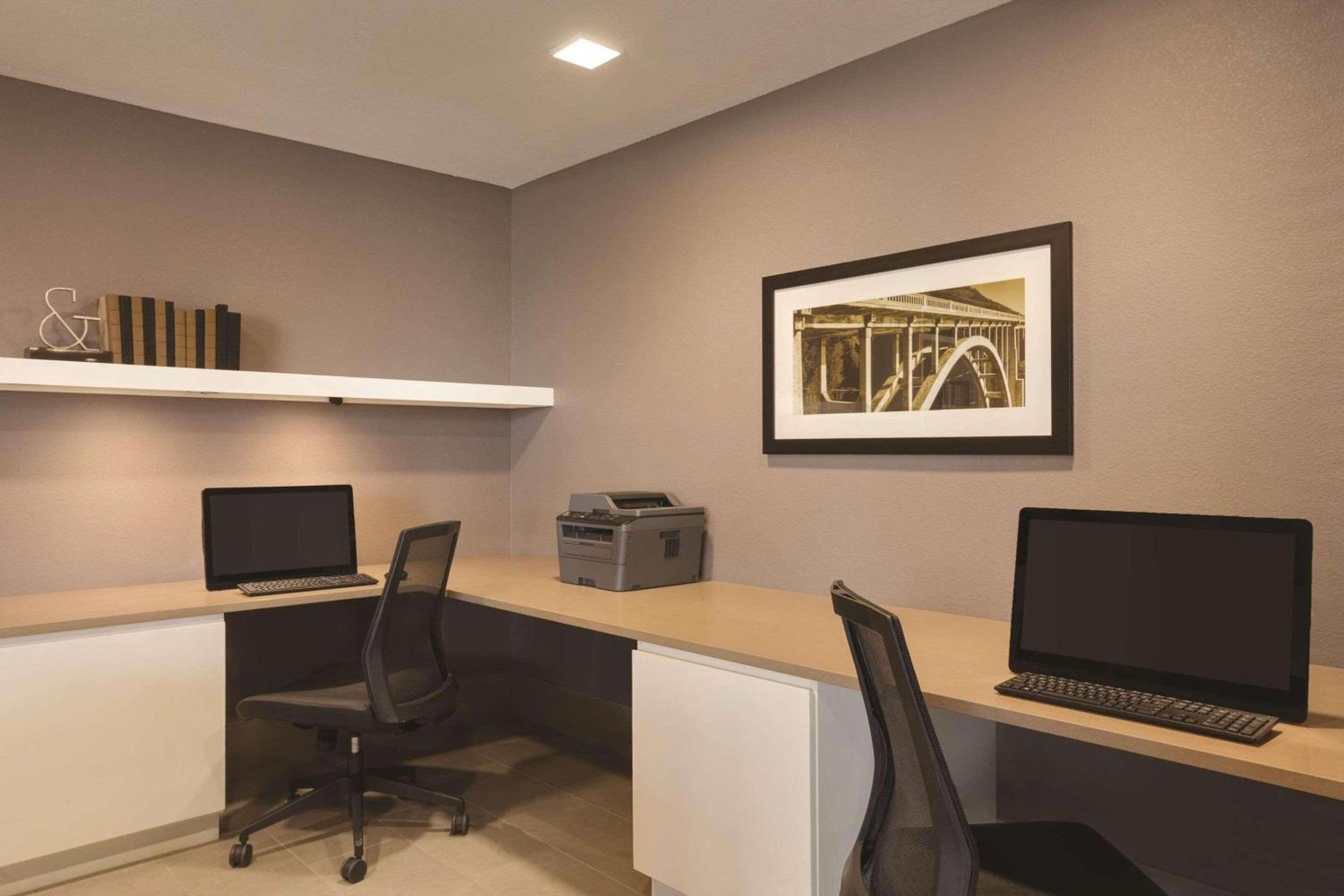 Lawrence Vacations - Country Inn  Suites by Radisson, Lawrence, KS - Property Image 39