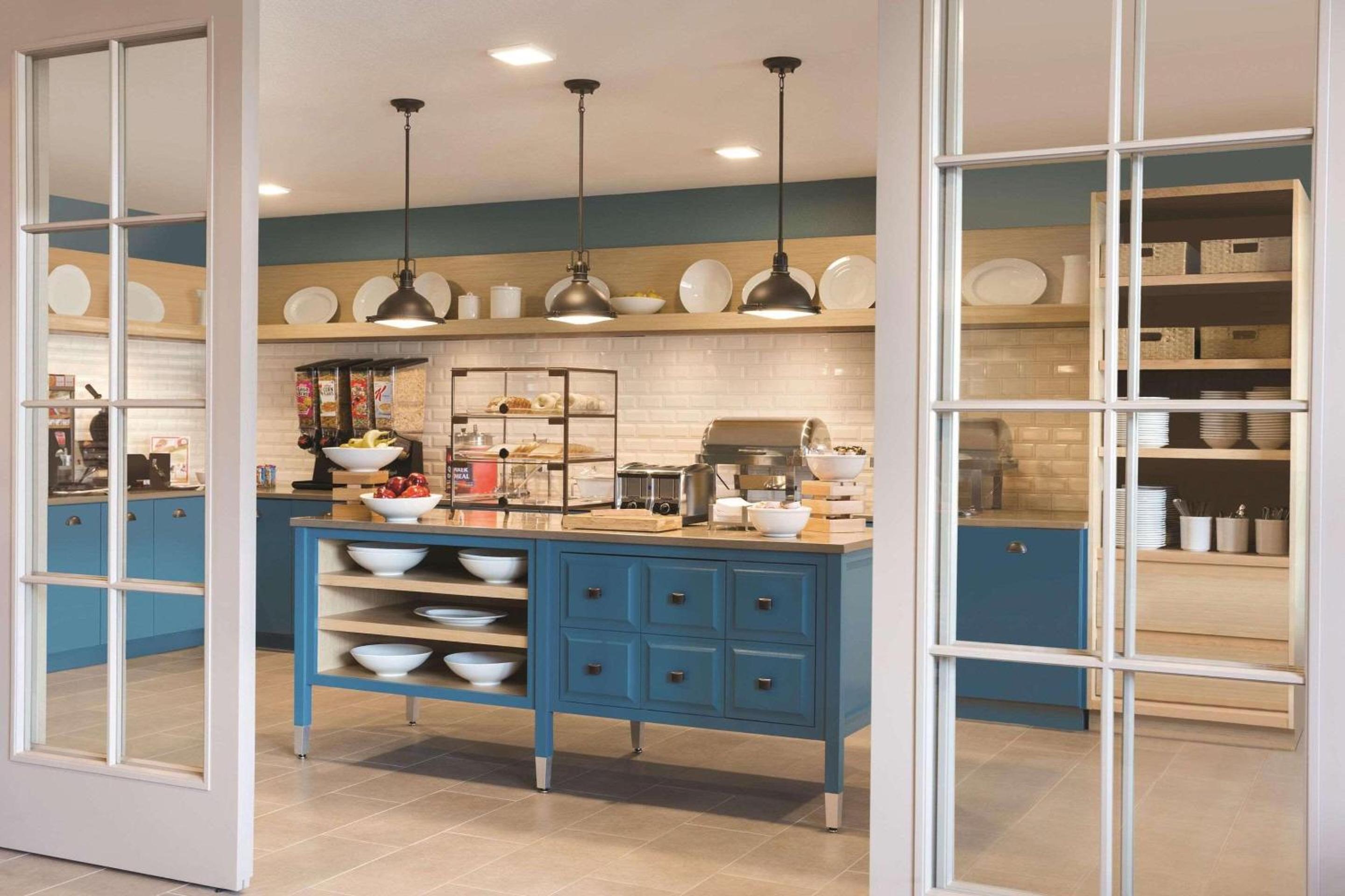 Lawrence Vacations - Country Inn  Suites by Radisson, Lawrence, KS - Property Image 11