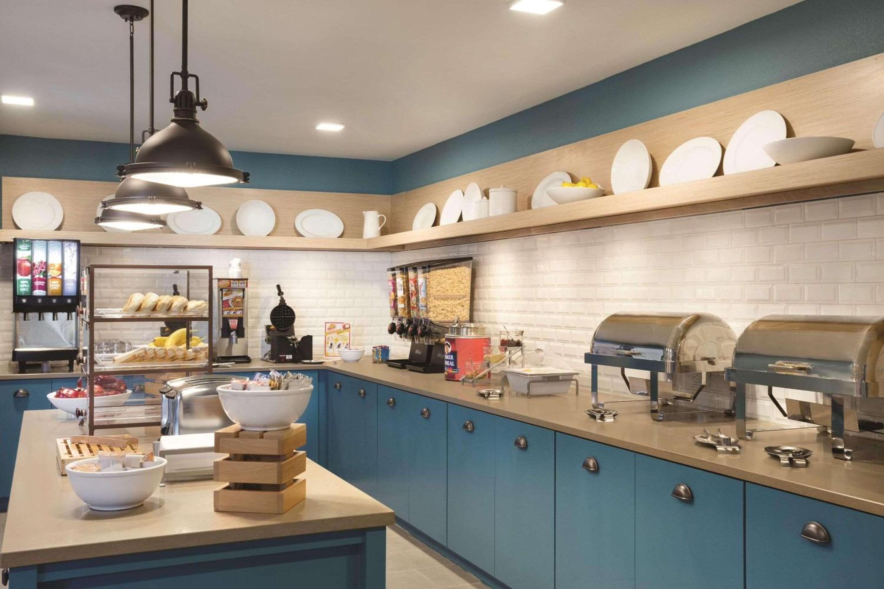 Lawrence Vacations - Country Inn  Suites by Radisson, Lawrence, KS - Property Image 3