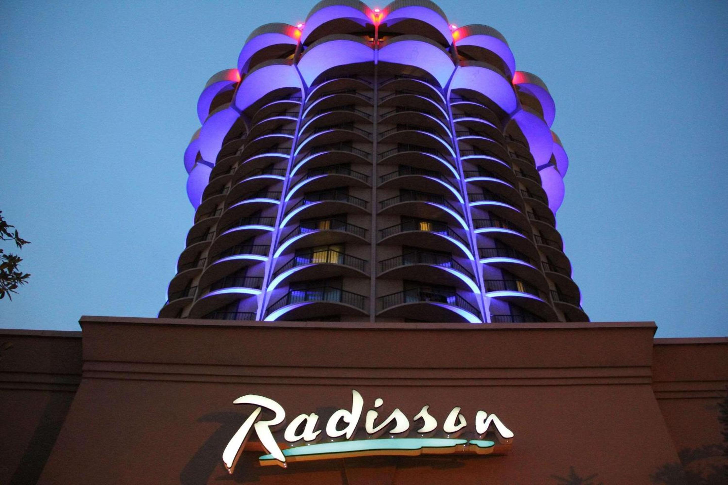 Hotel Radisson Hotel Cincinnati Riverfront - Image 1