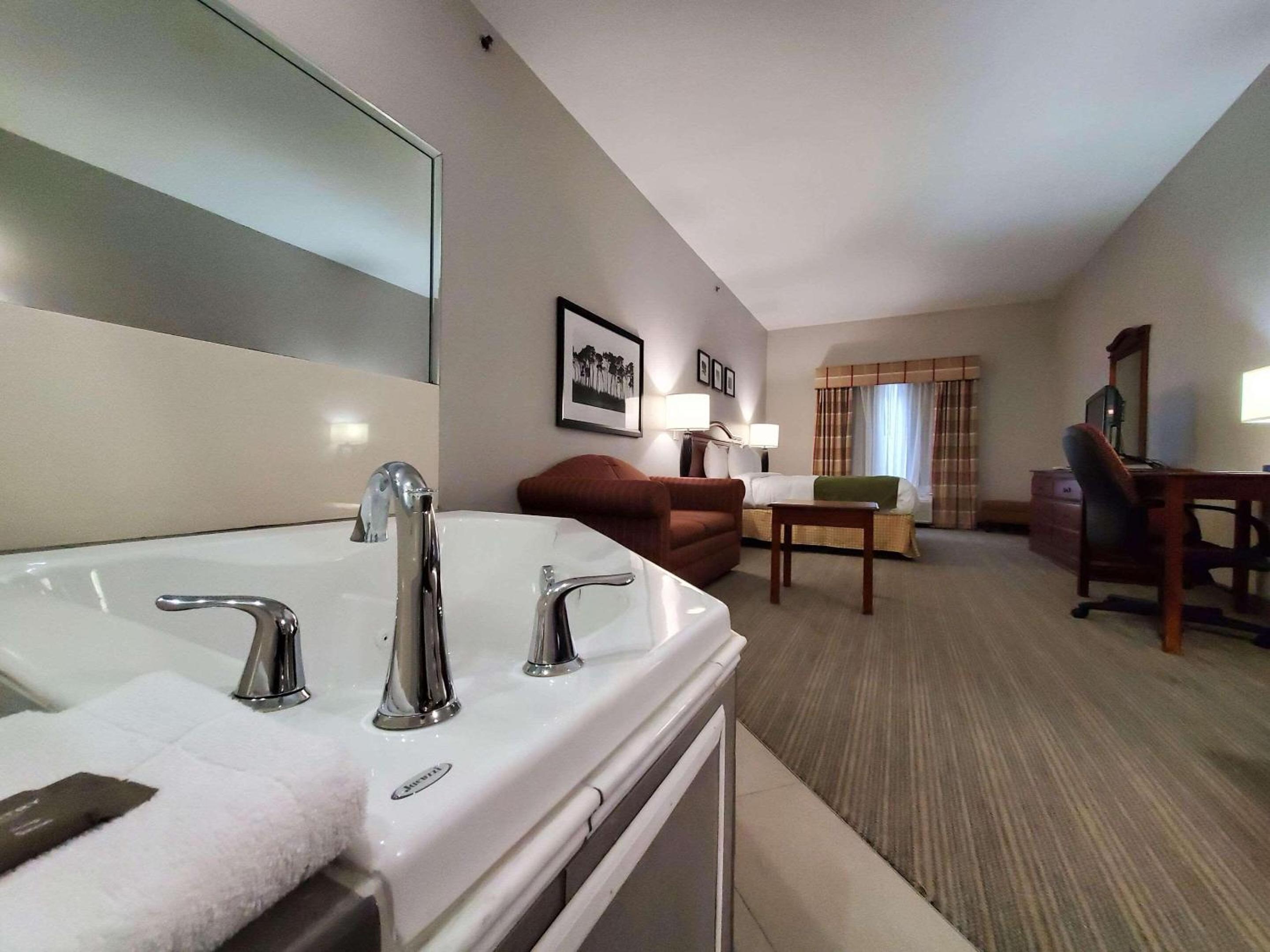 Garner Hotel Paducah West view 5