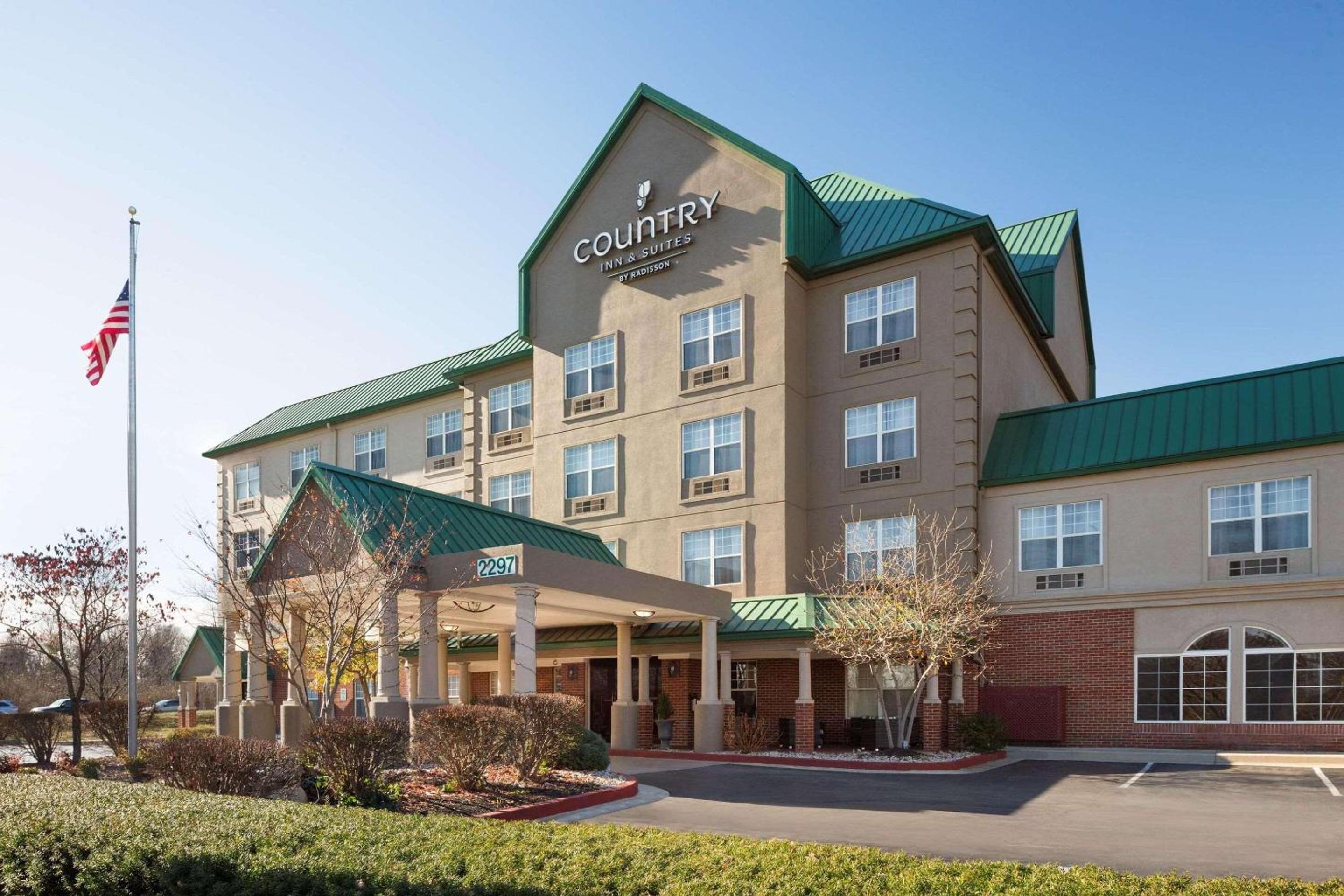 Hotel Country Inn & Suites by Radisson, Lexington, KY - Image 1