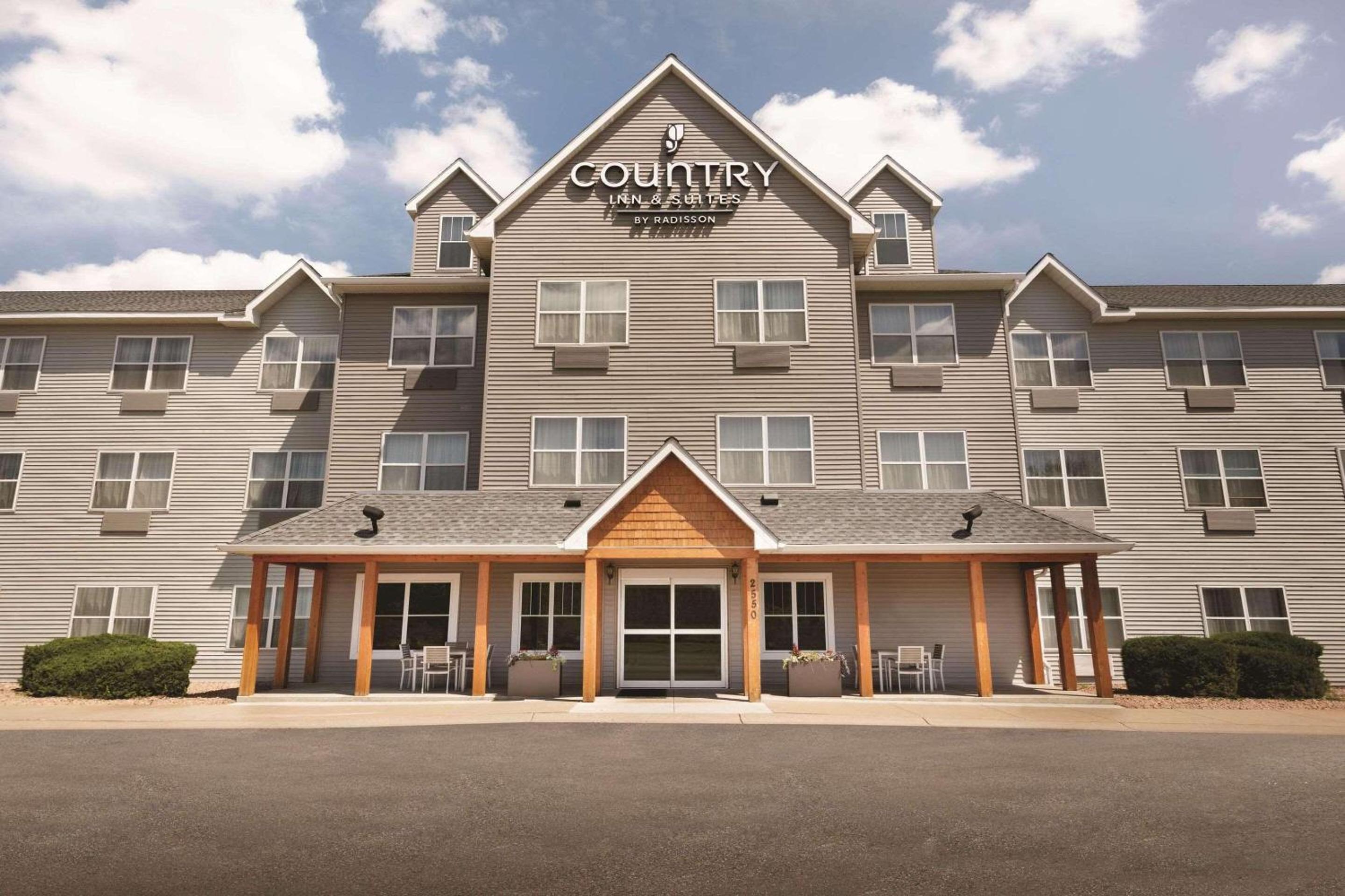 Minneapolis / St Paul Vacations - Country Inn  Suites by Radisson, Brooklyn Center, MN - Property Image 1